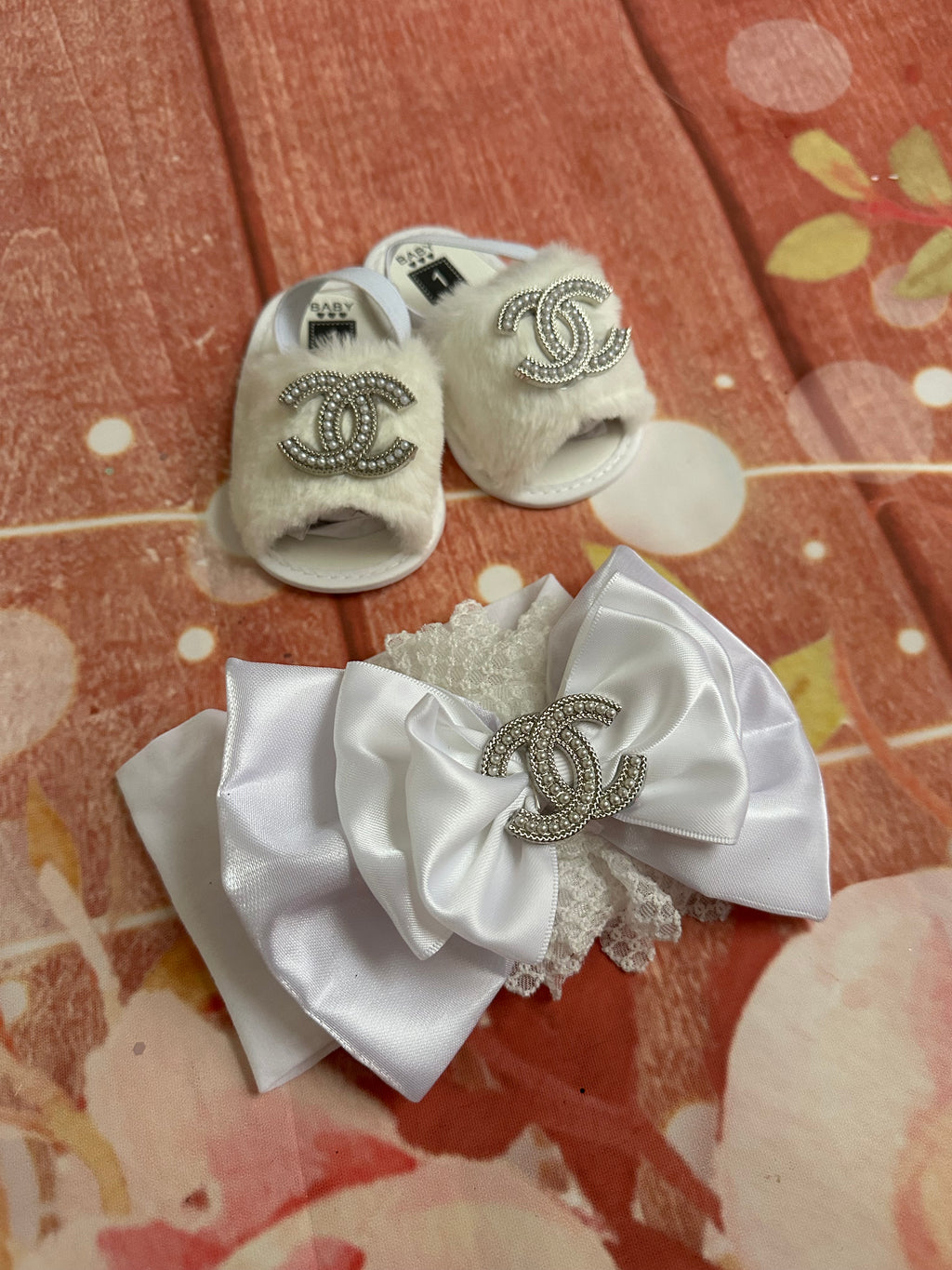 Size 1 baby shoe and headband gift set