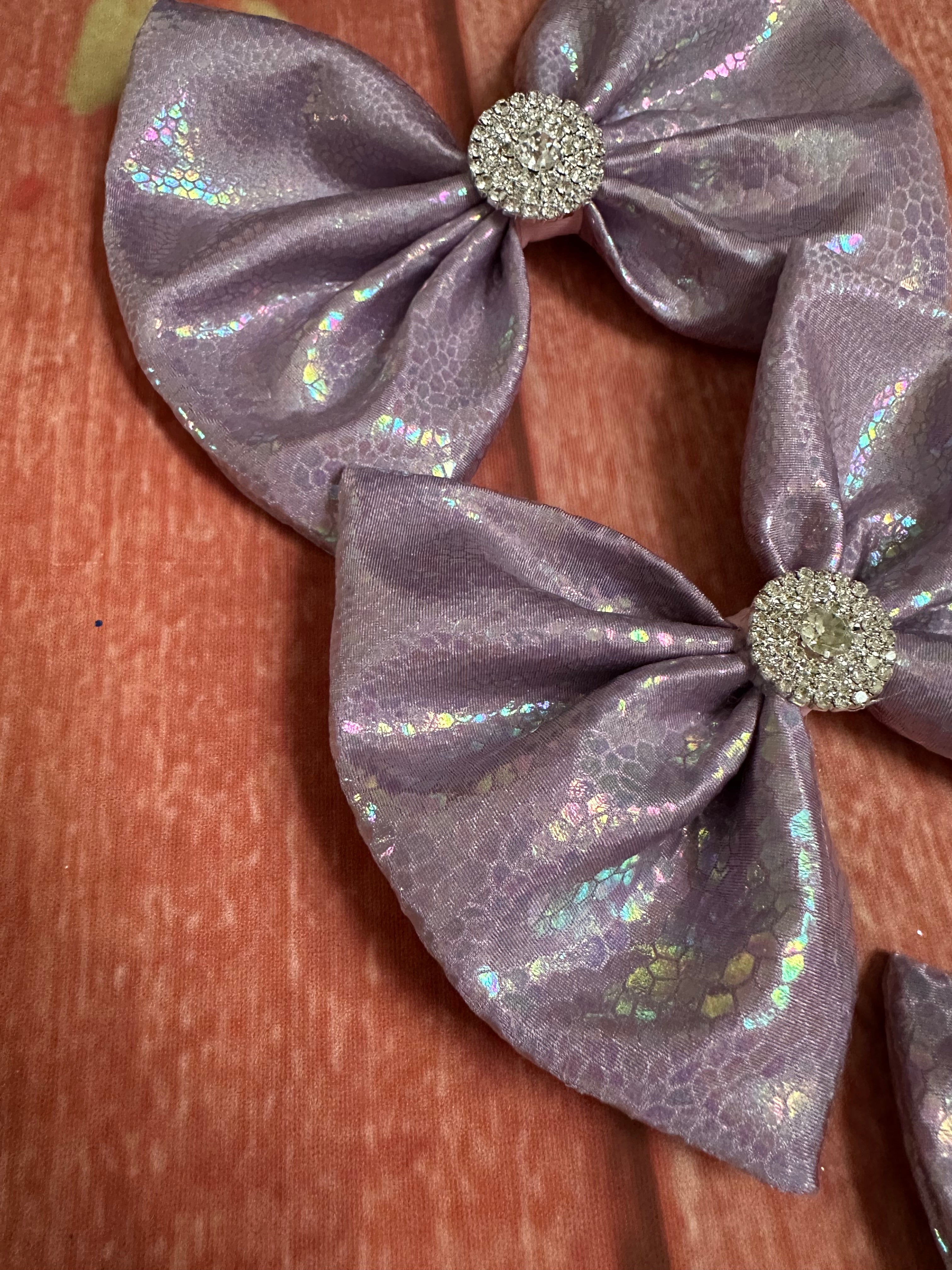 Holographic snake skin clip