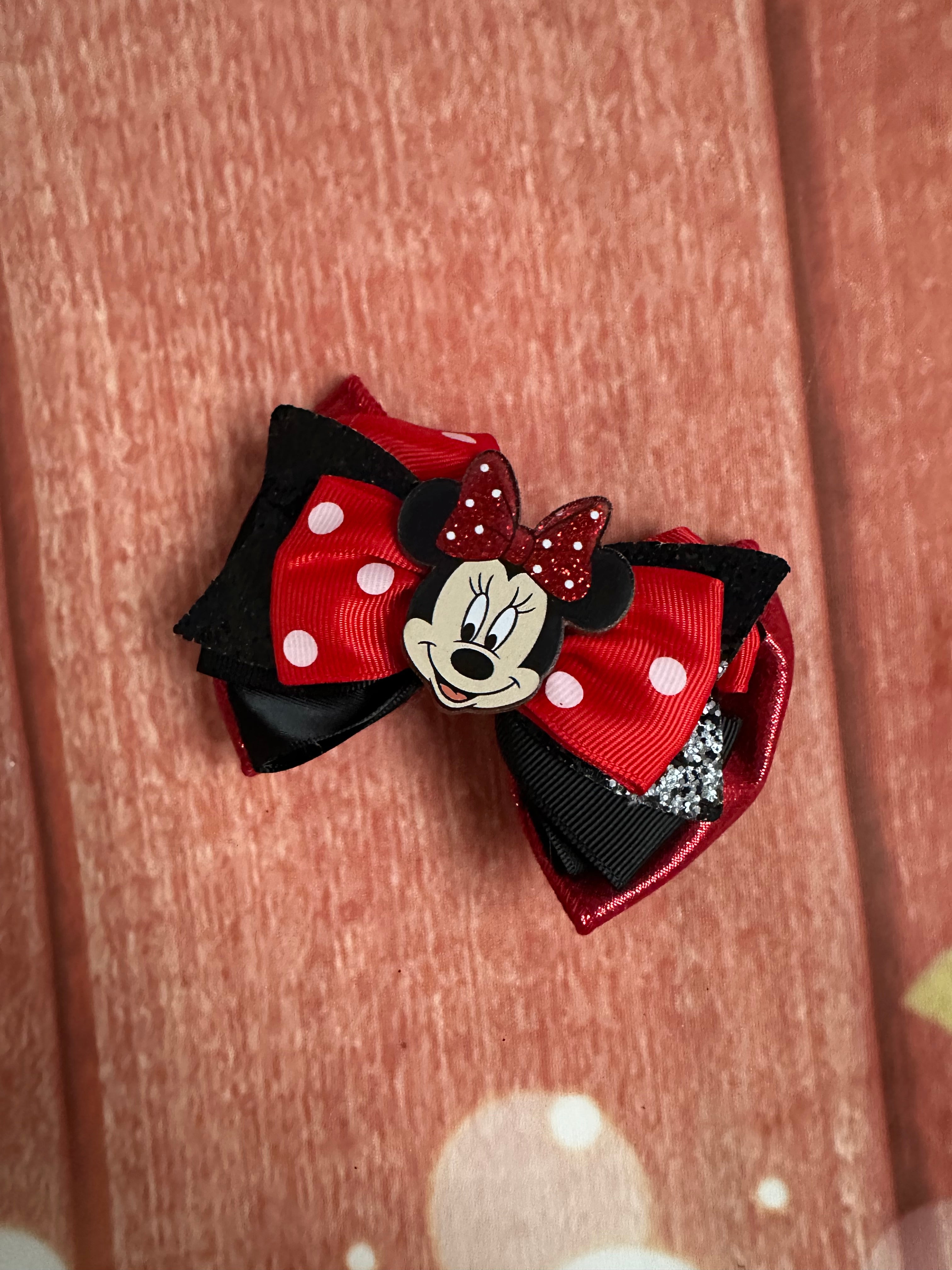 Minnie Mouse piggy size clip