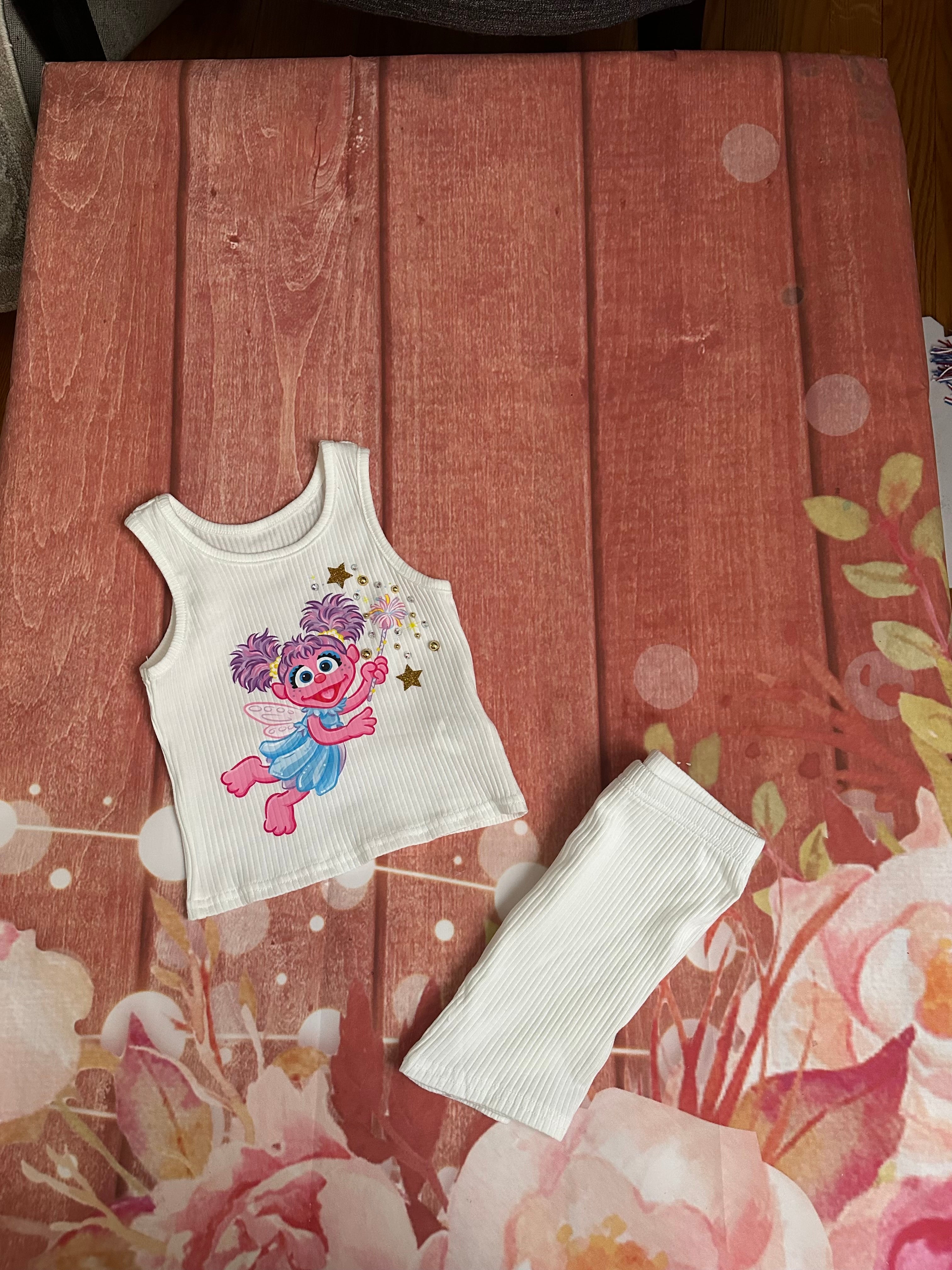 18/24 shorts set Abby sesame steet