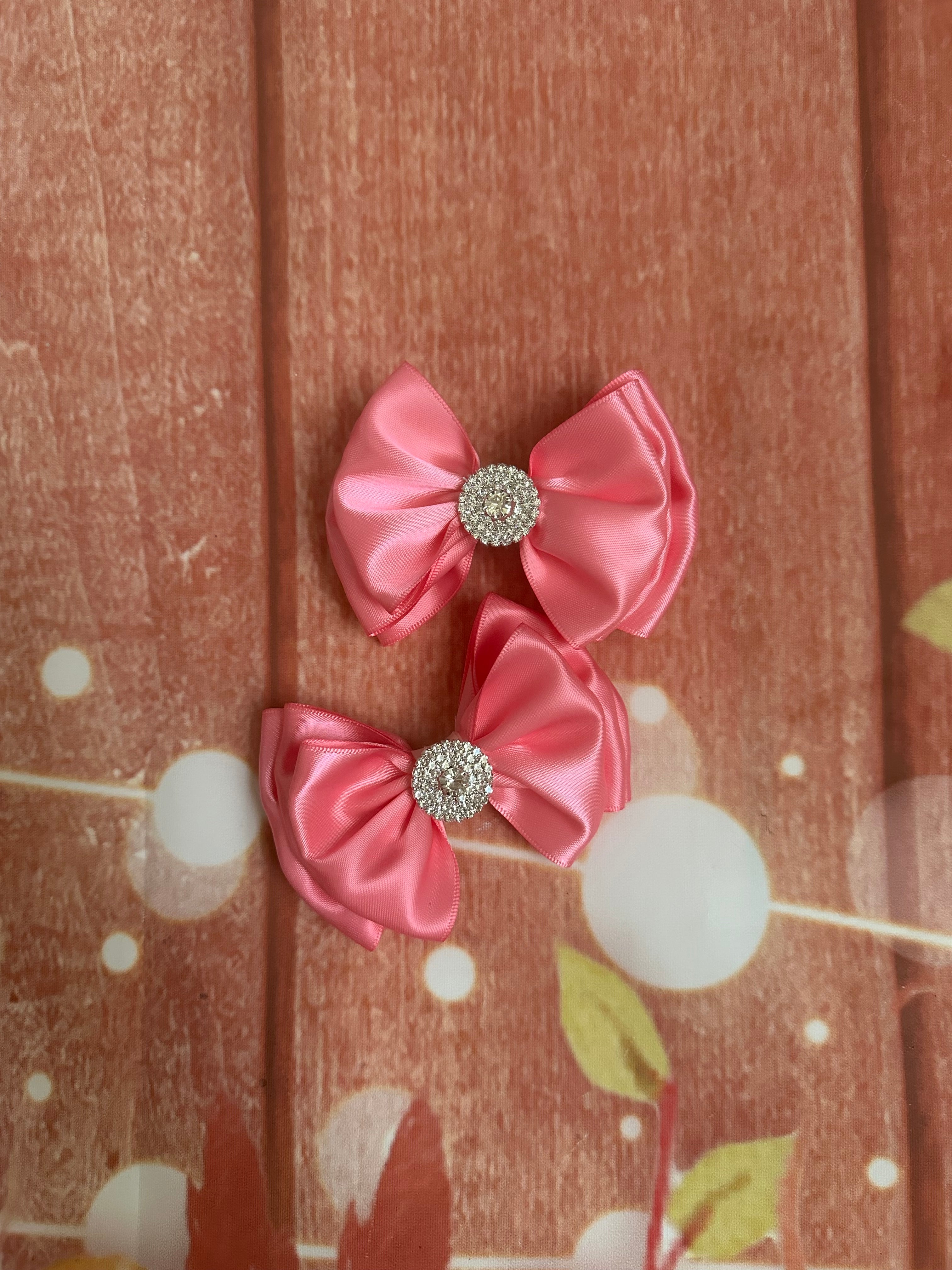 Pink piggy size satin bow
