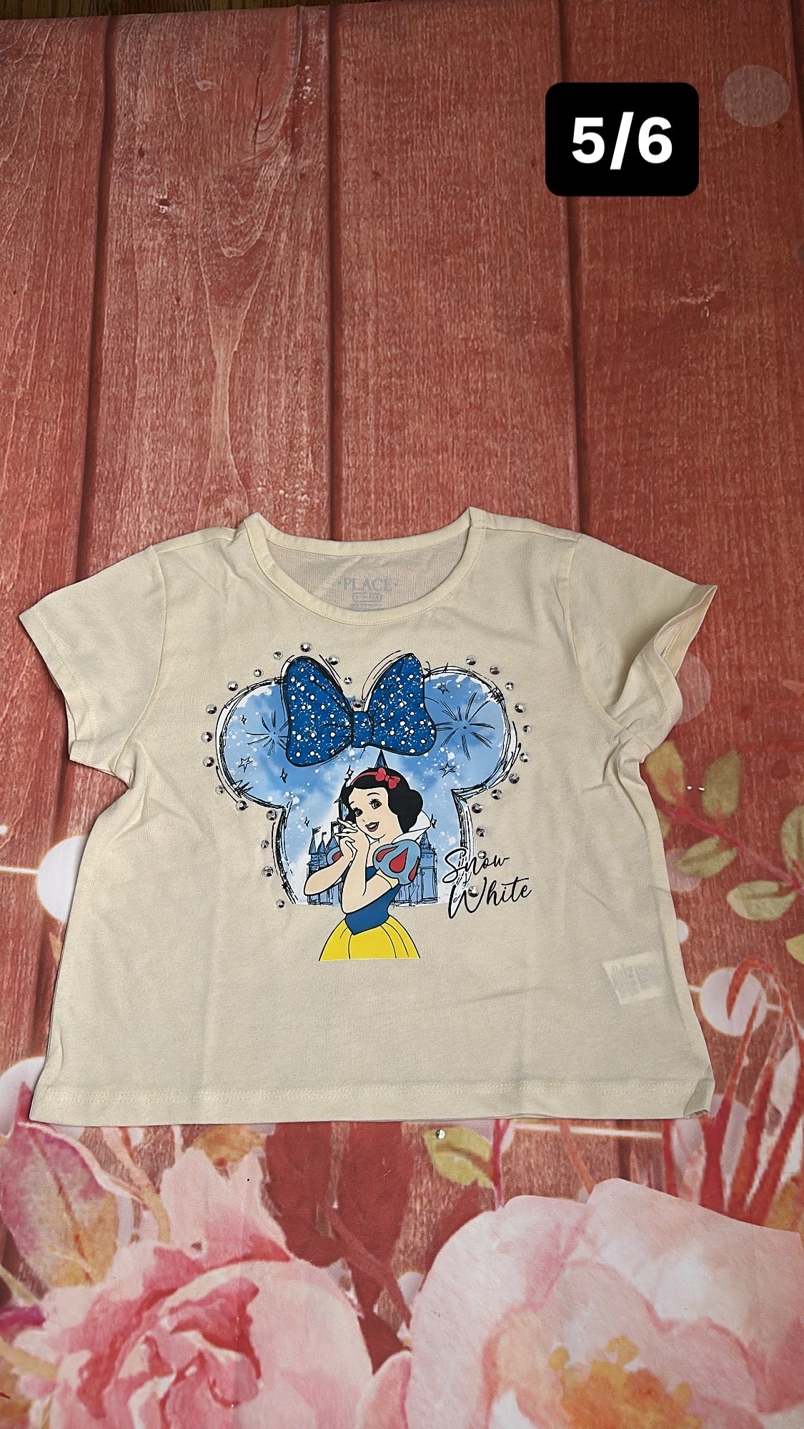5/6 Snow White t shirt