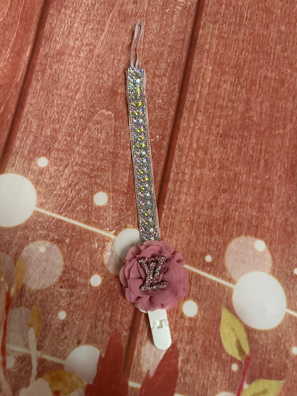 Baby pacifier clip