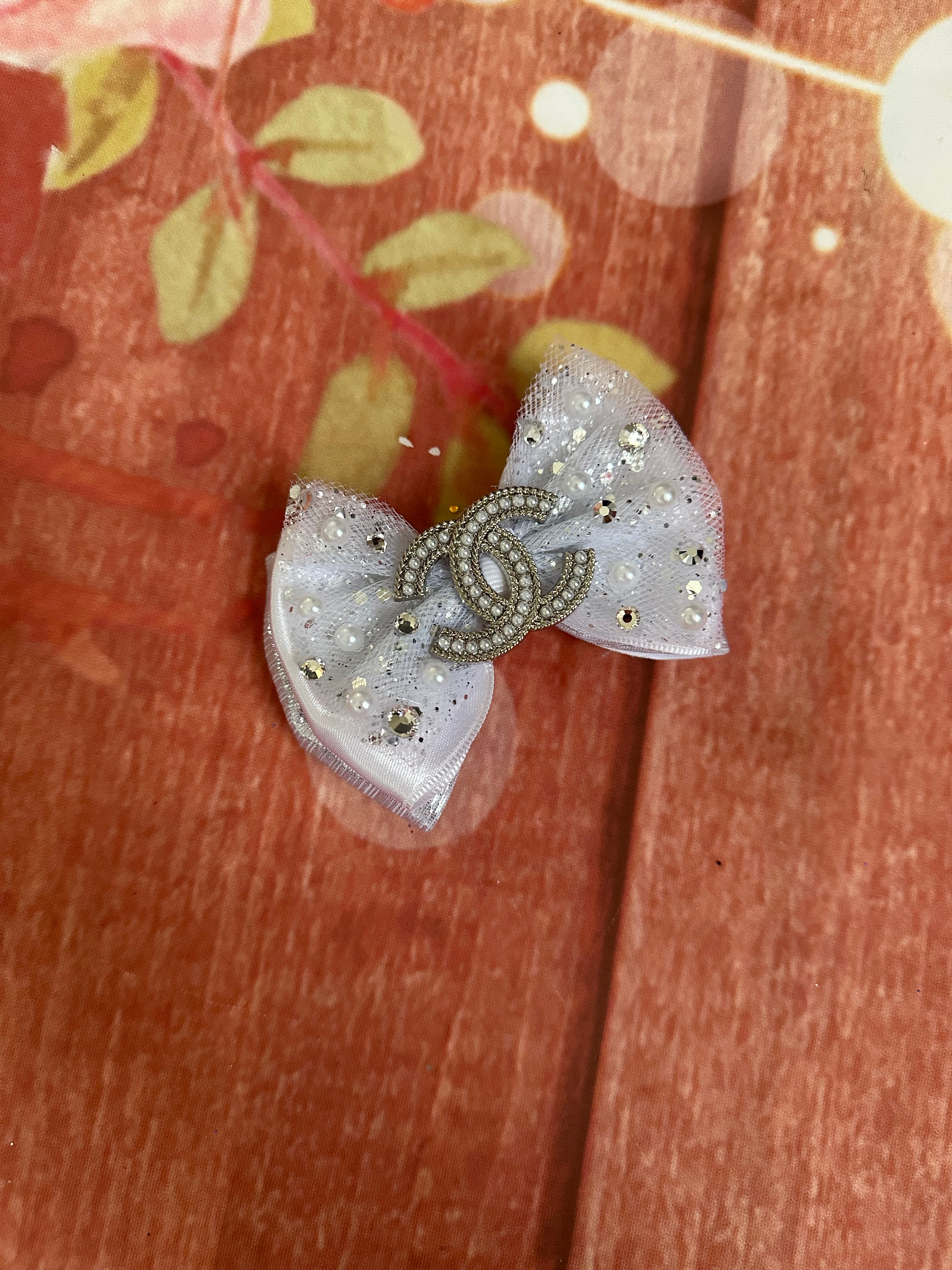 Inspired piggy bow