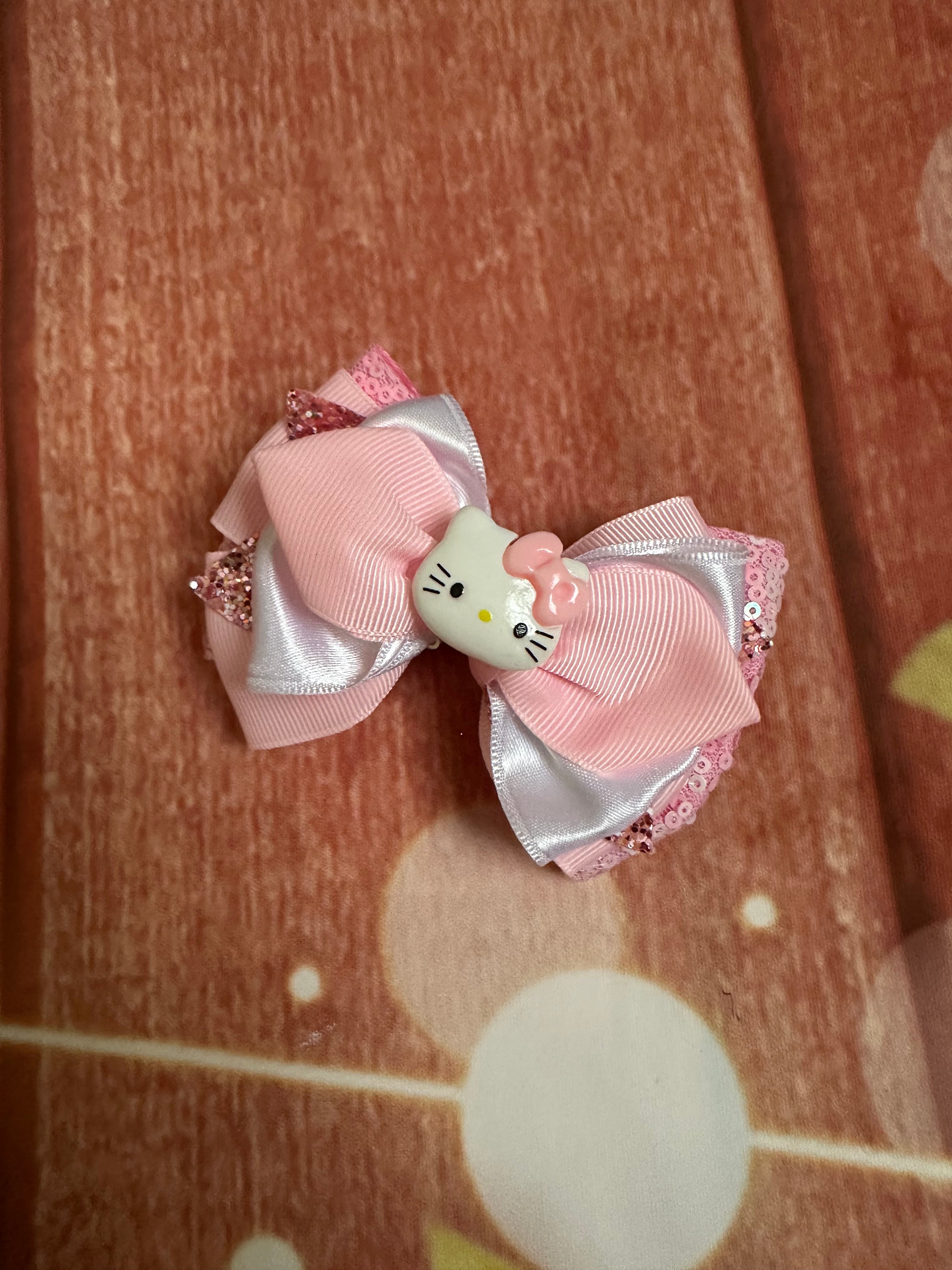Hello kitty piggy bow