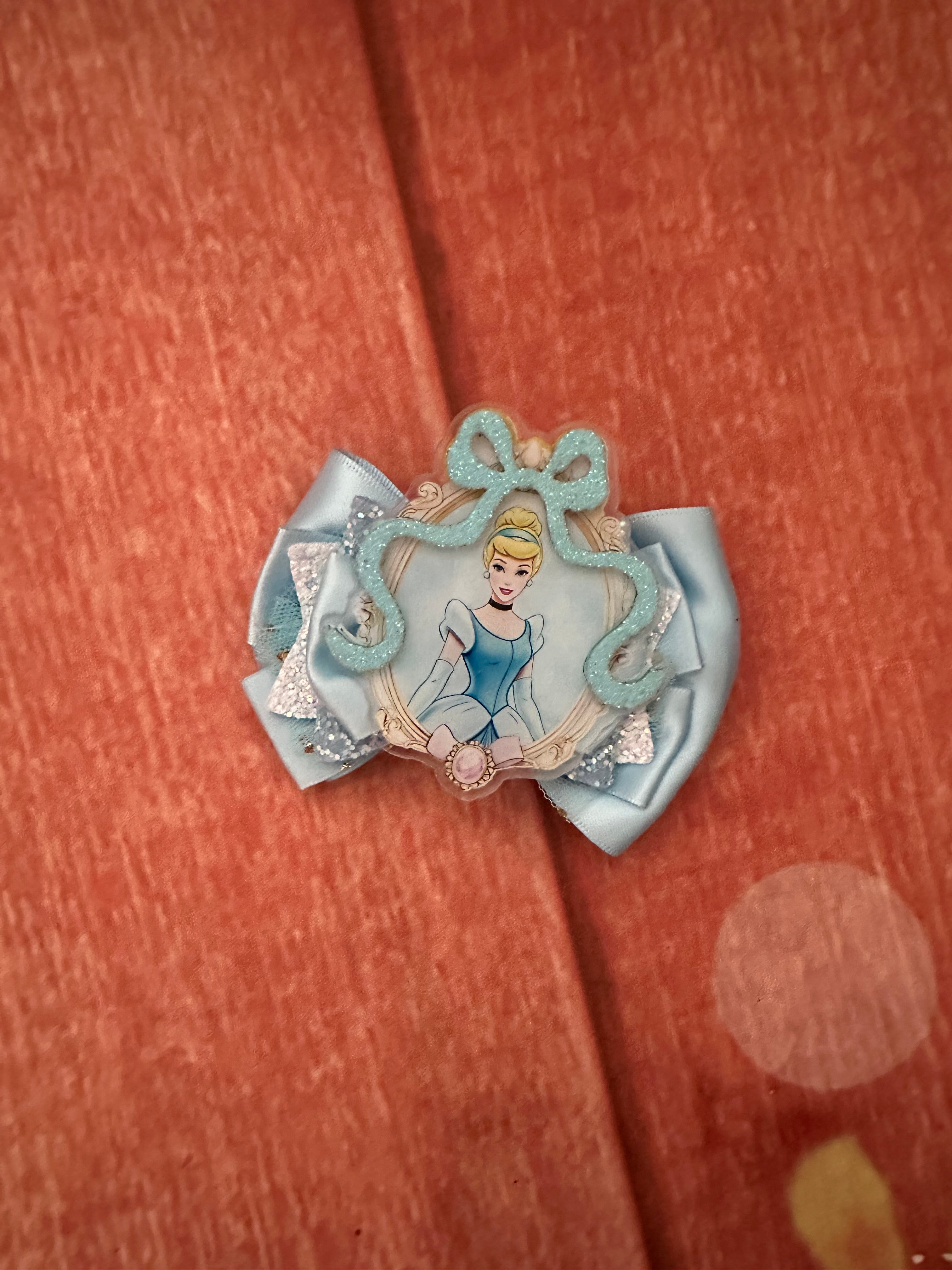 Cinderella piggy clip