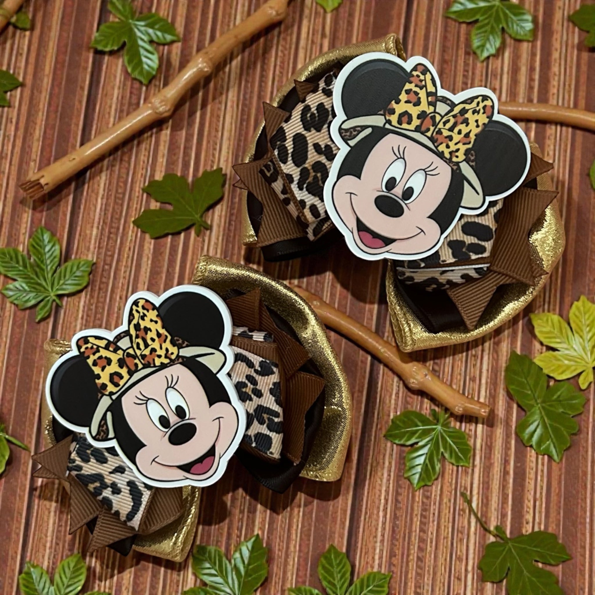 Safari animal kingdom piggy bow