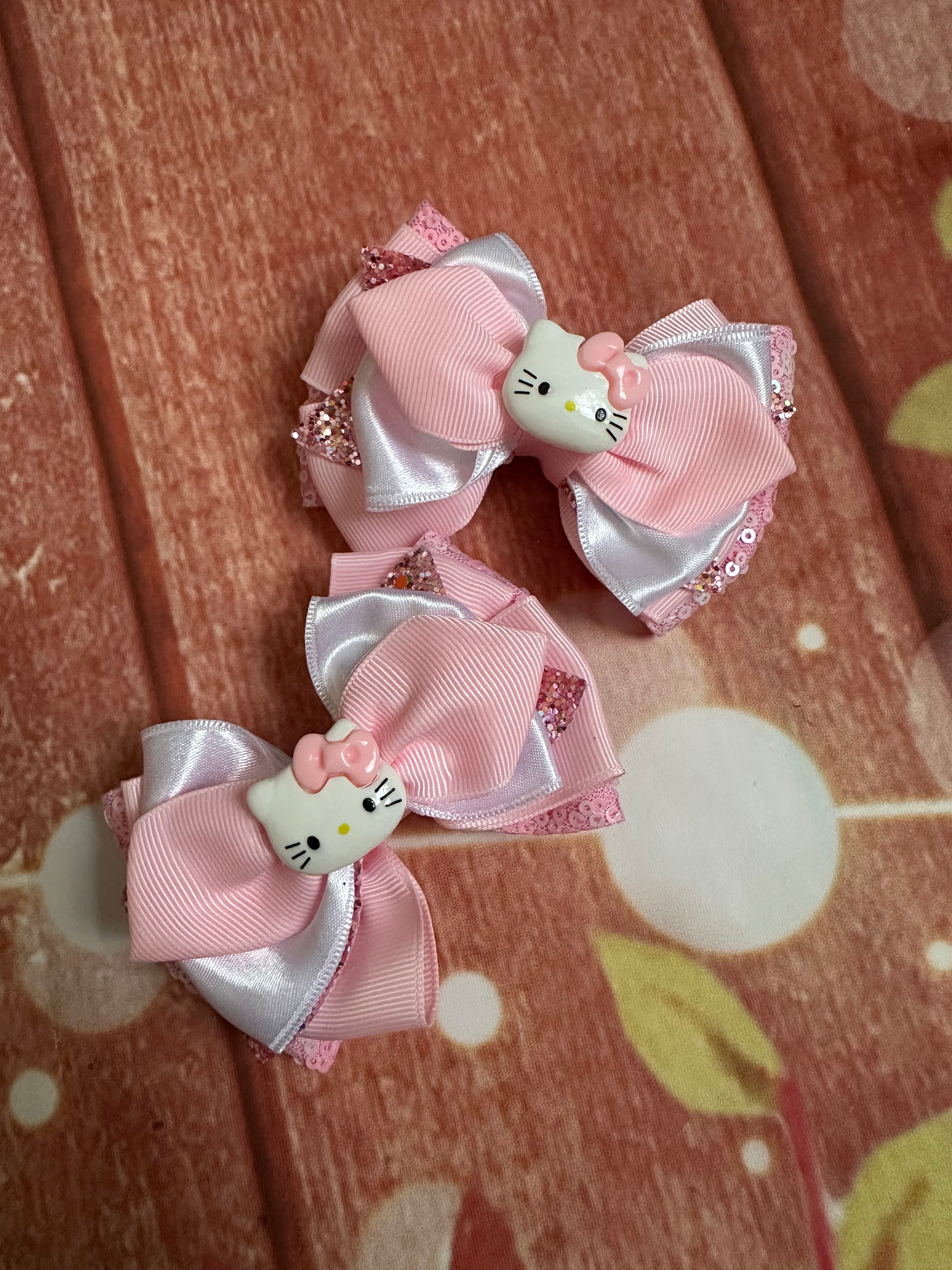 Hello kitty piggy bow