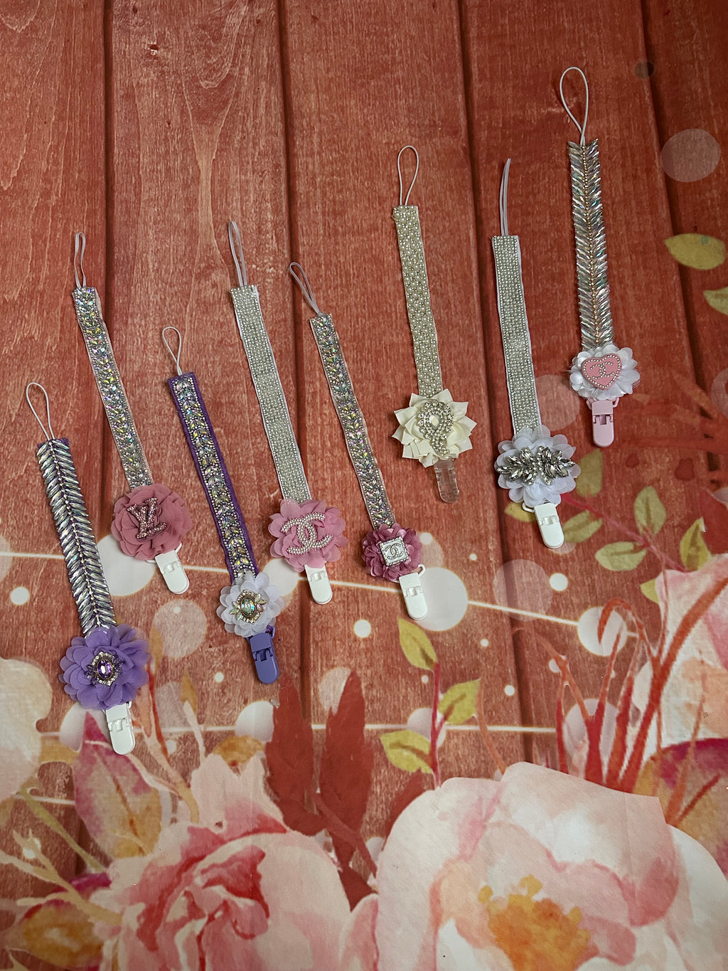 Baby pacifier clip
