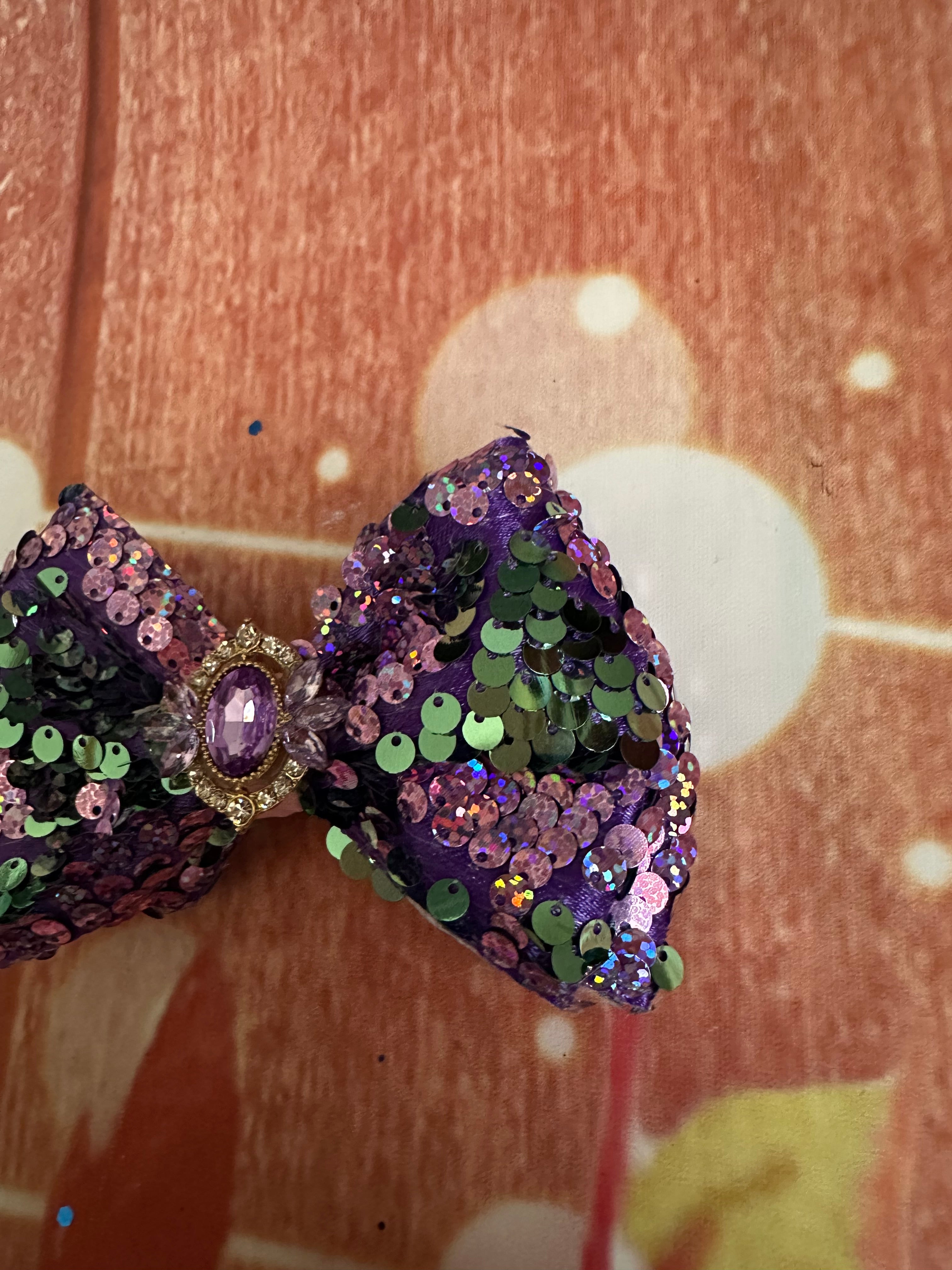 Flip sequin piggy clip