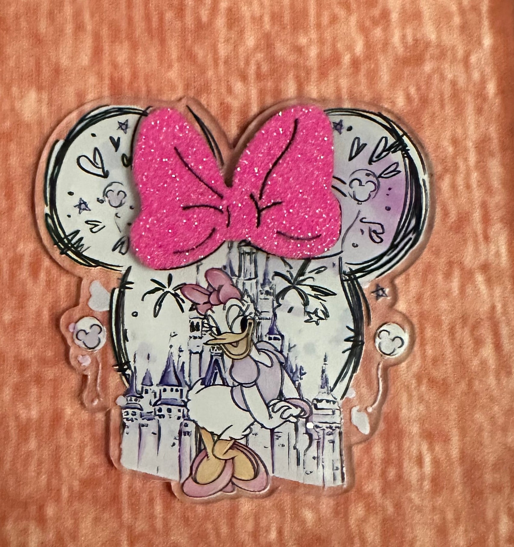 Velcro center Daisy Duck
