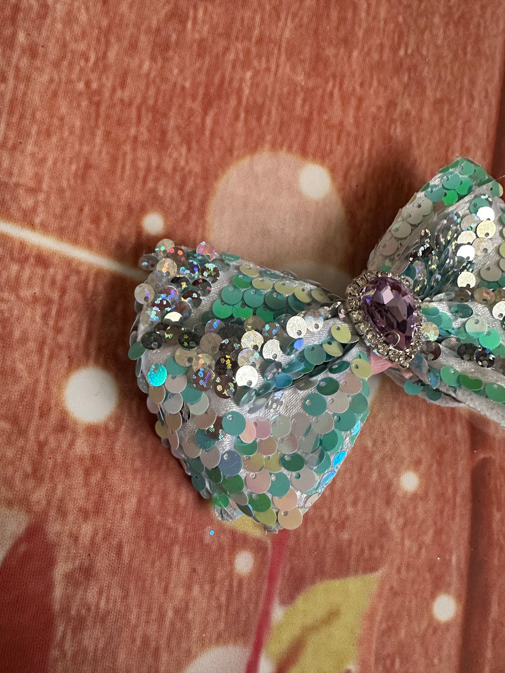 Flip sequin piggy clip