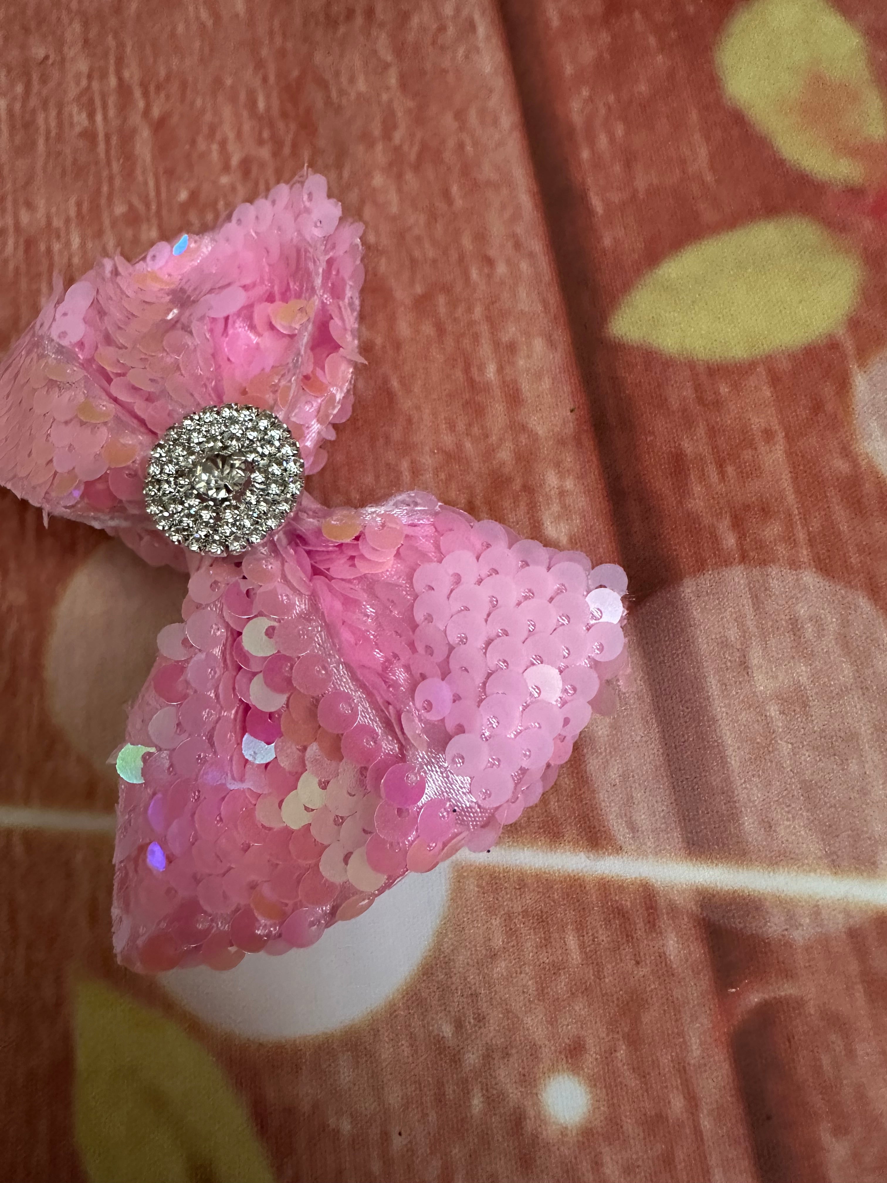 Flip sequin piggy clip