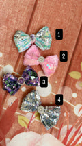 Flip sequin piggy clip