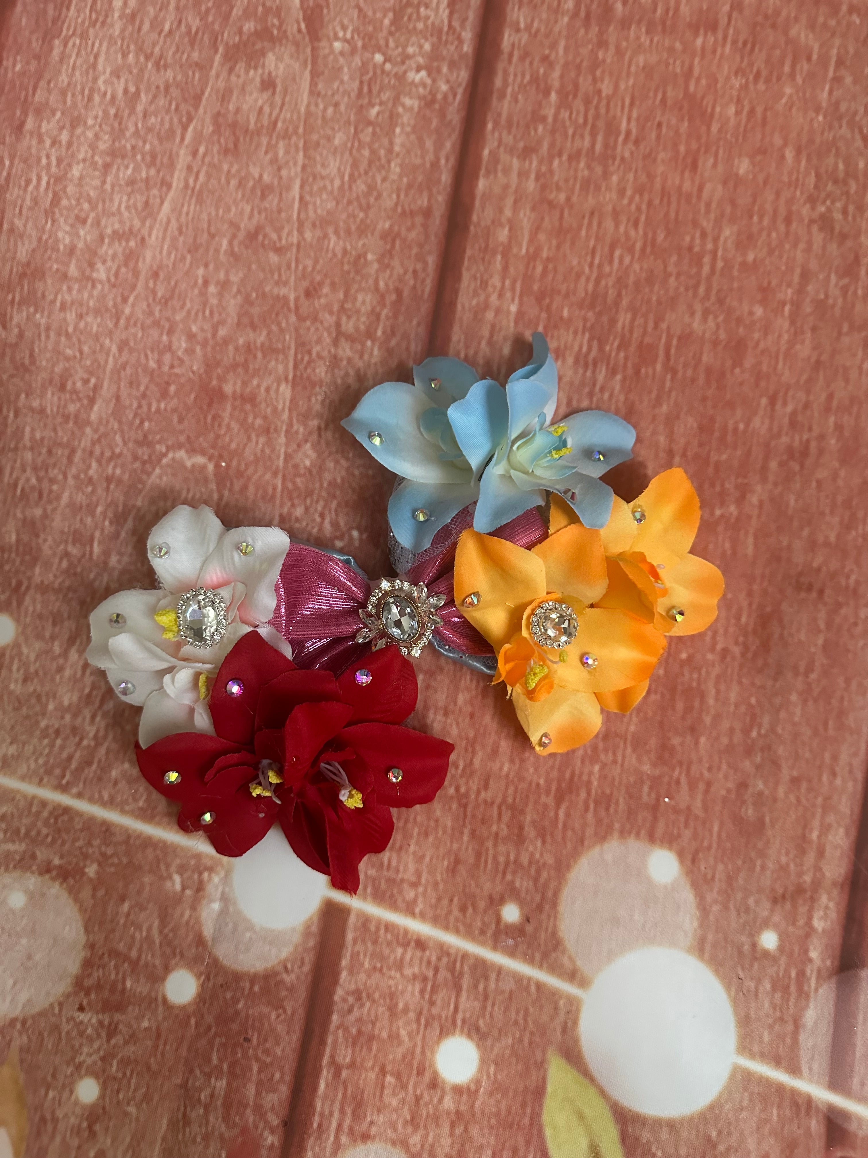 Flower 6 inch clip