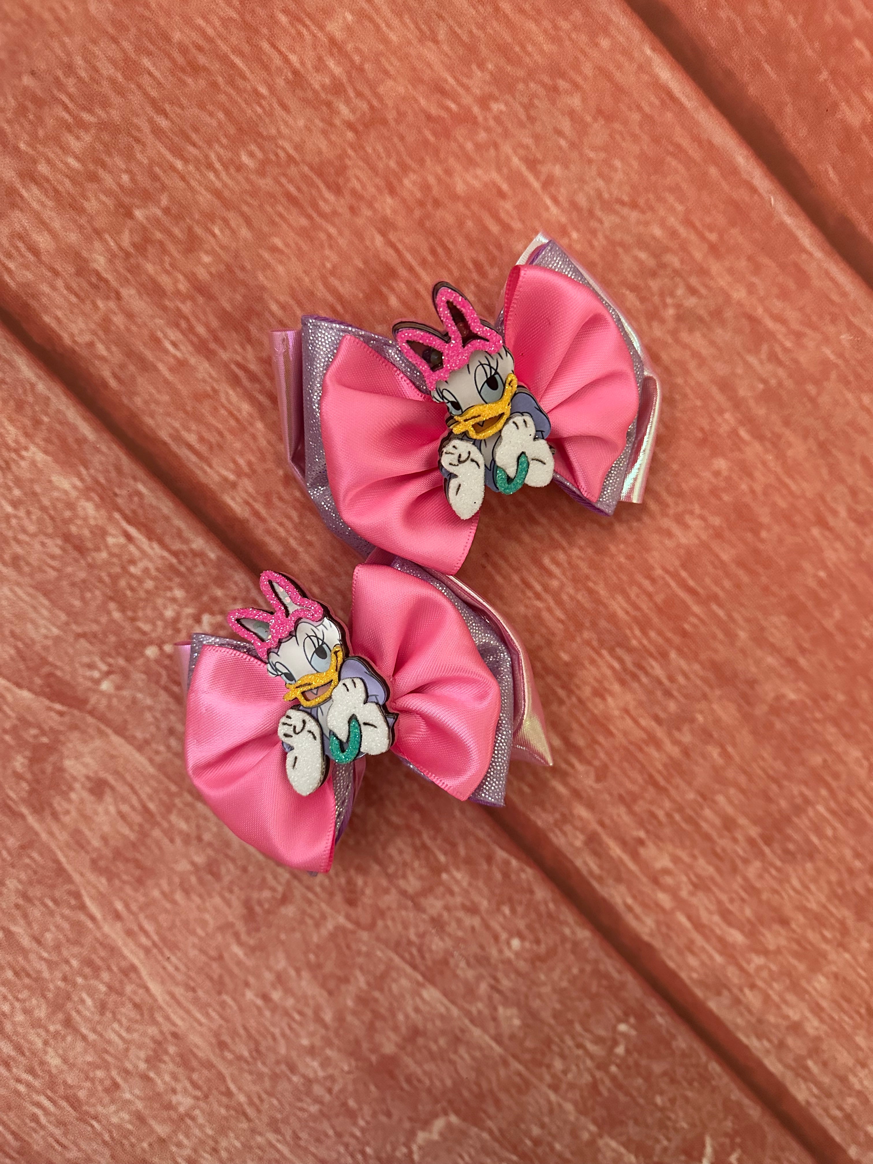Daisy Duck piggy bow