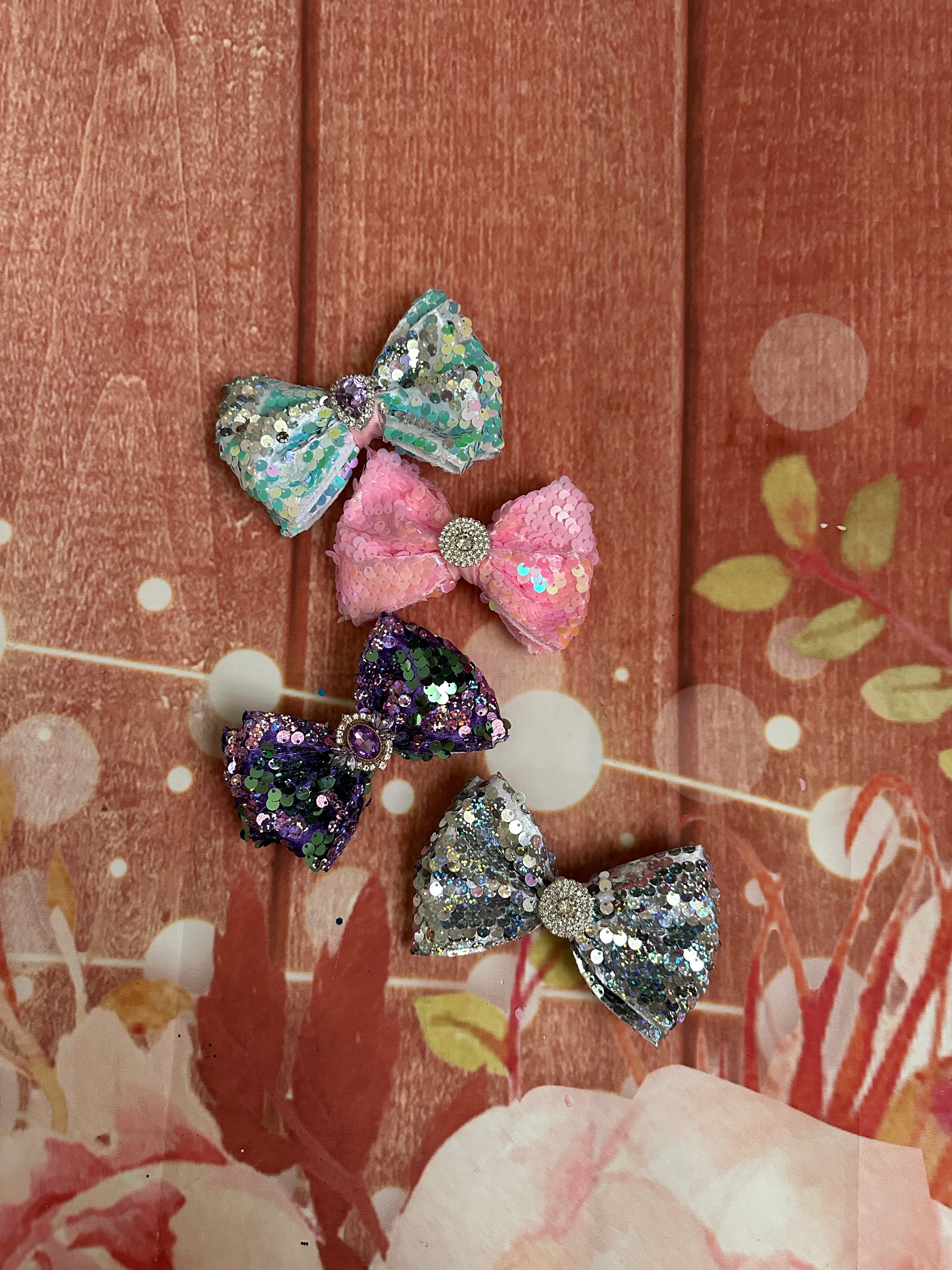 Flip sequin piggy clip