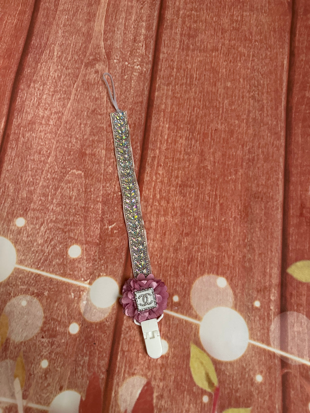 Baby pacifier clip