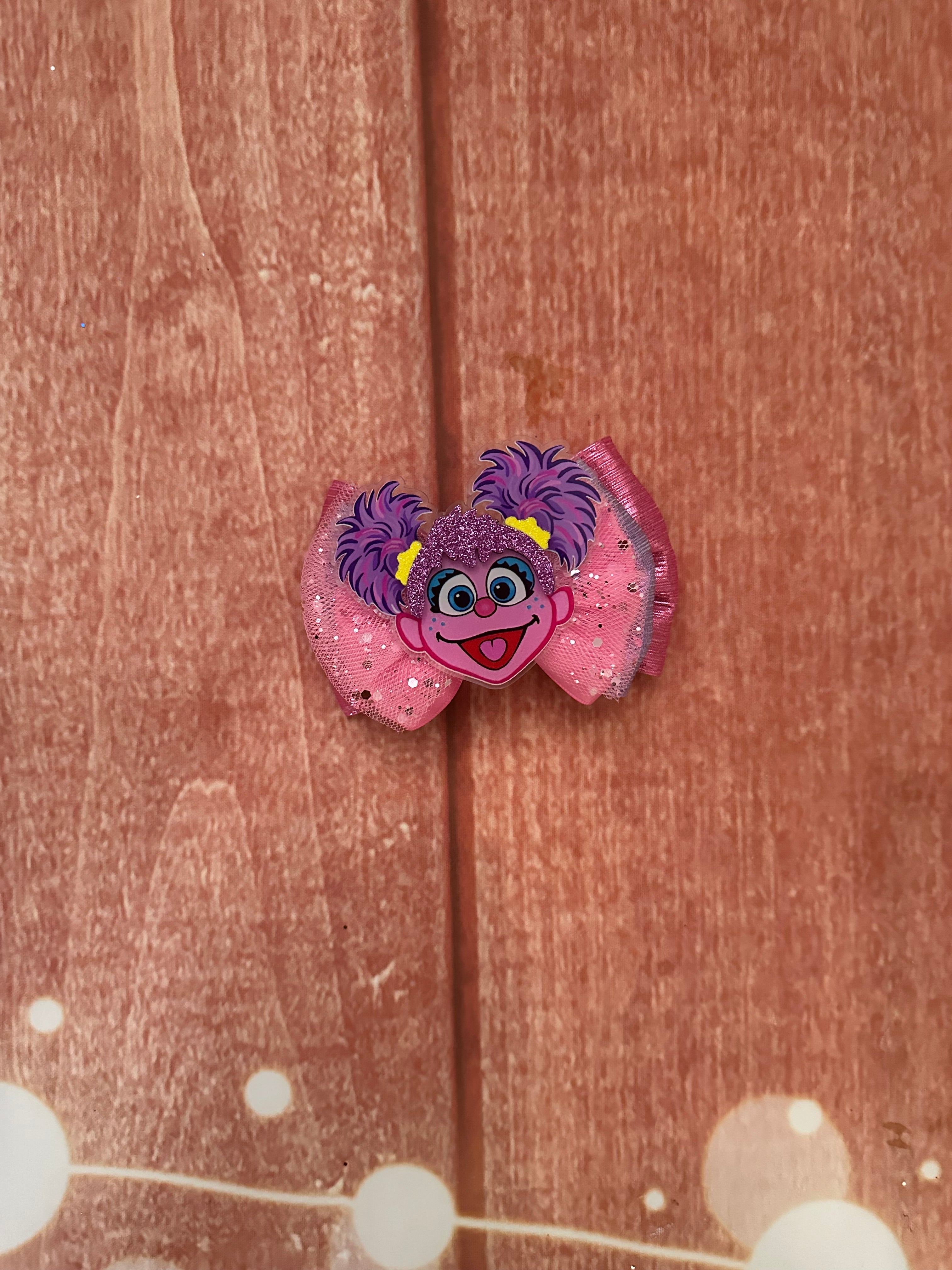 Abby piggy size hair bow