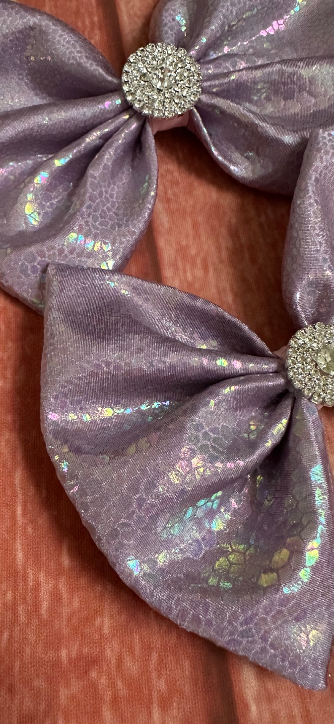 Holographic snake skin clip