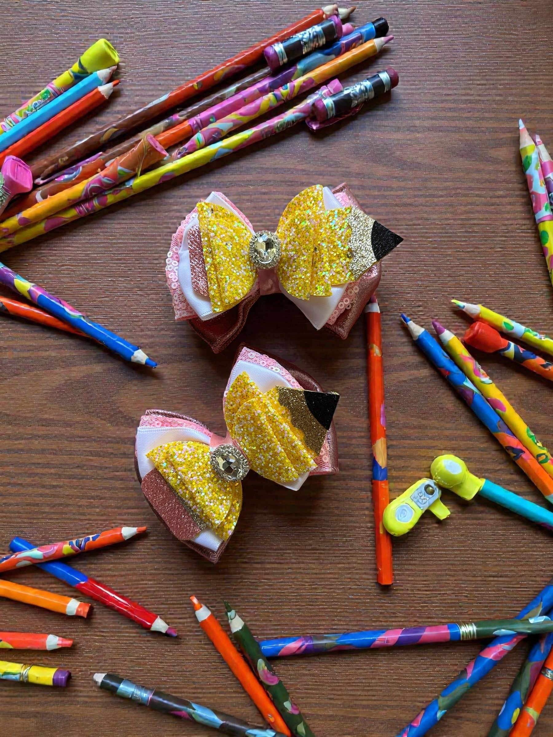 Pencil piggy bow