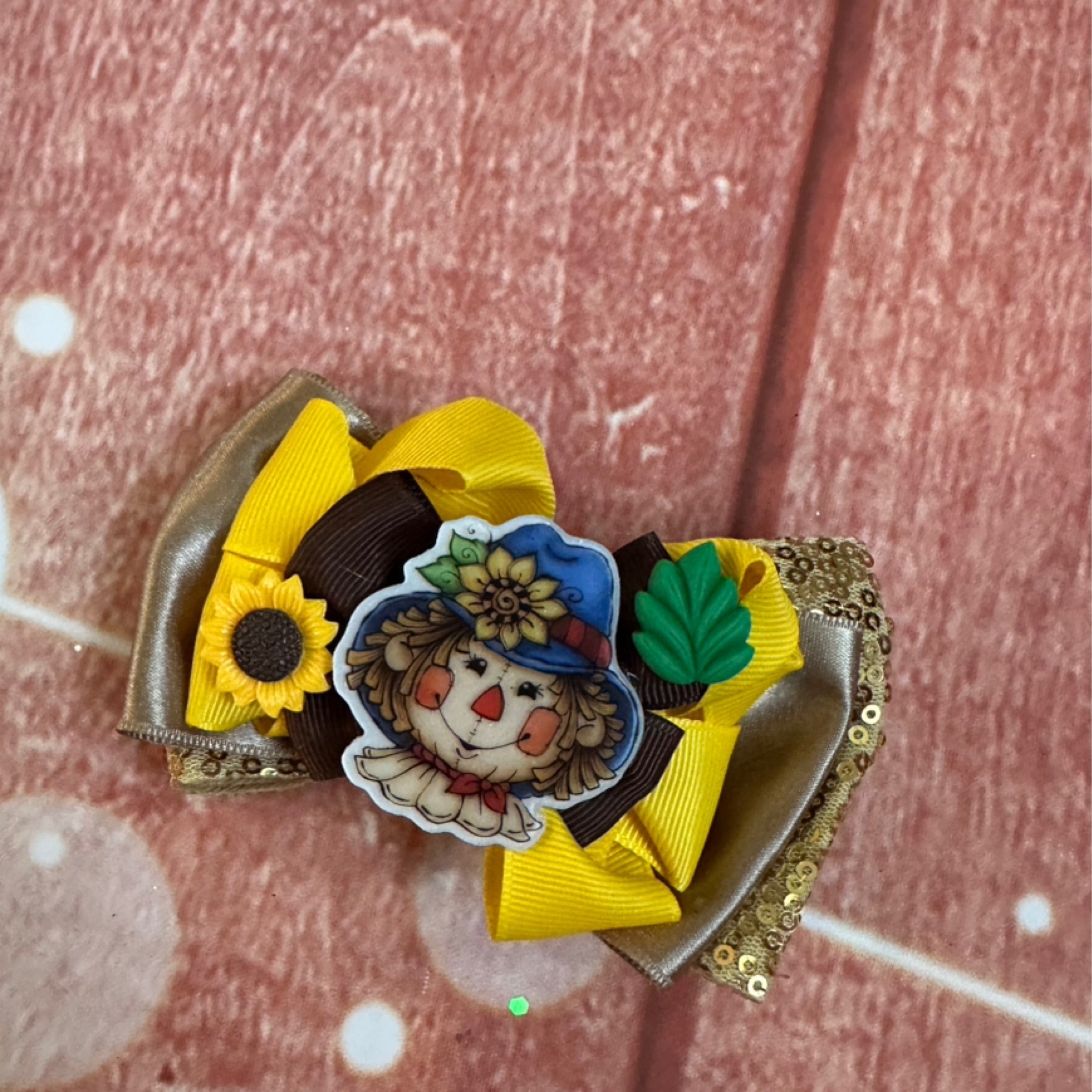 Piggy size scarecrow clip