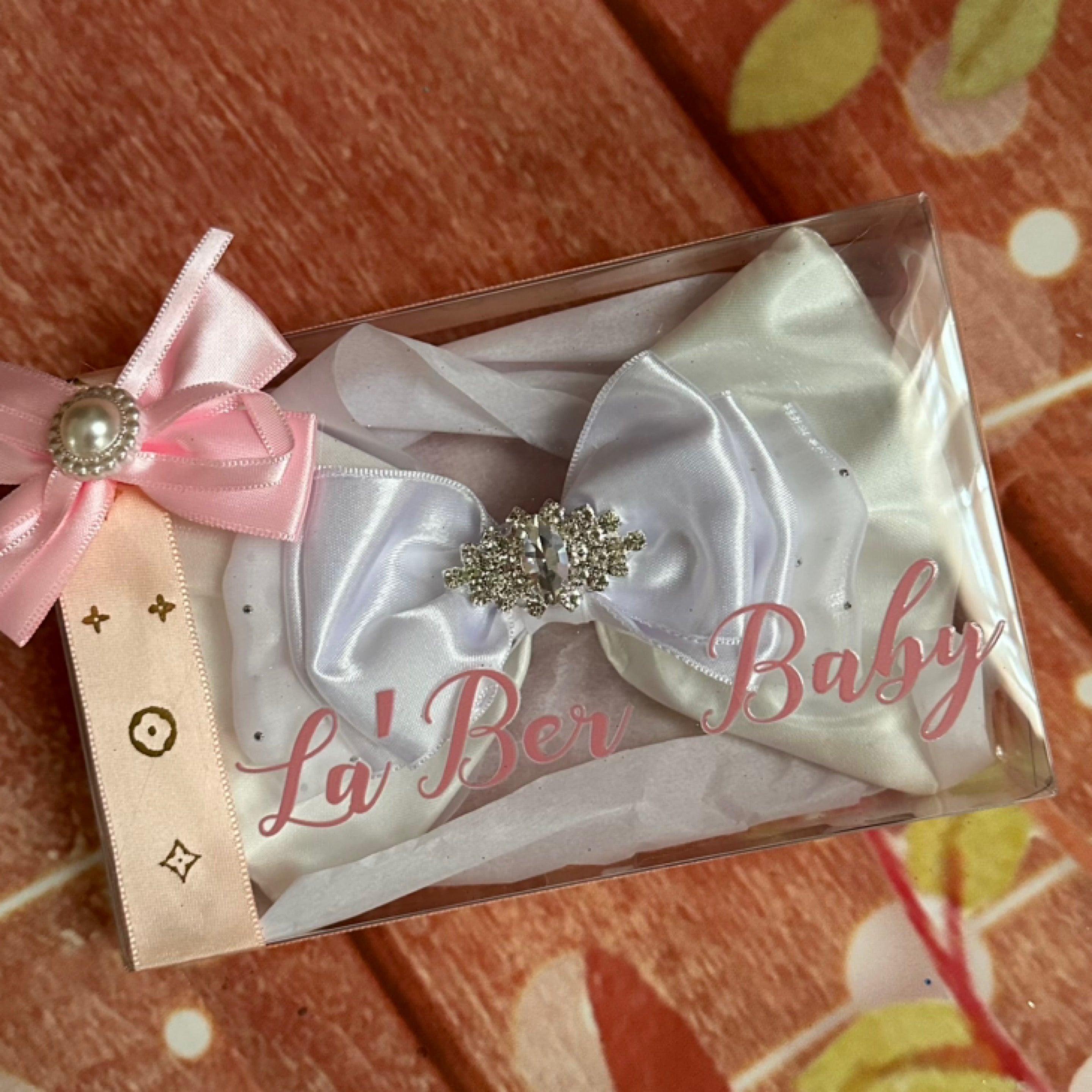 White liquid sayin 6 inch gift set bow