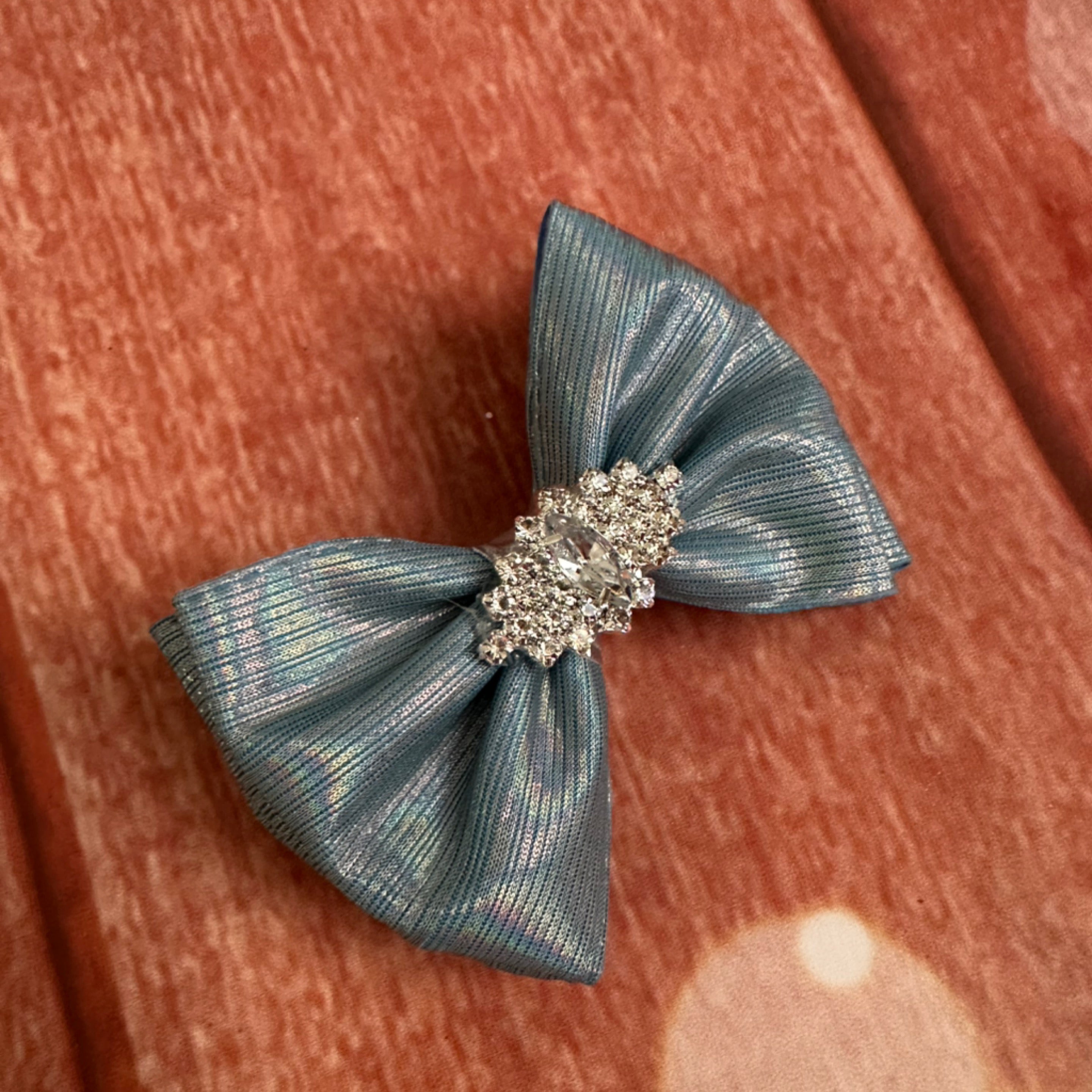 Holographic blue shimmer piggy clip