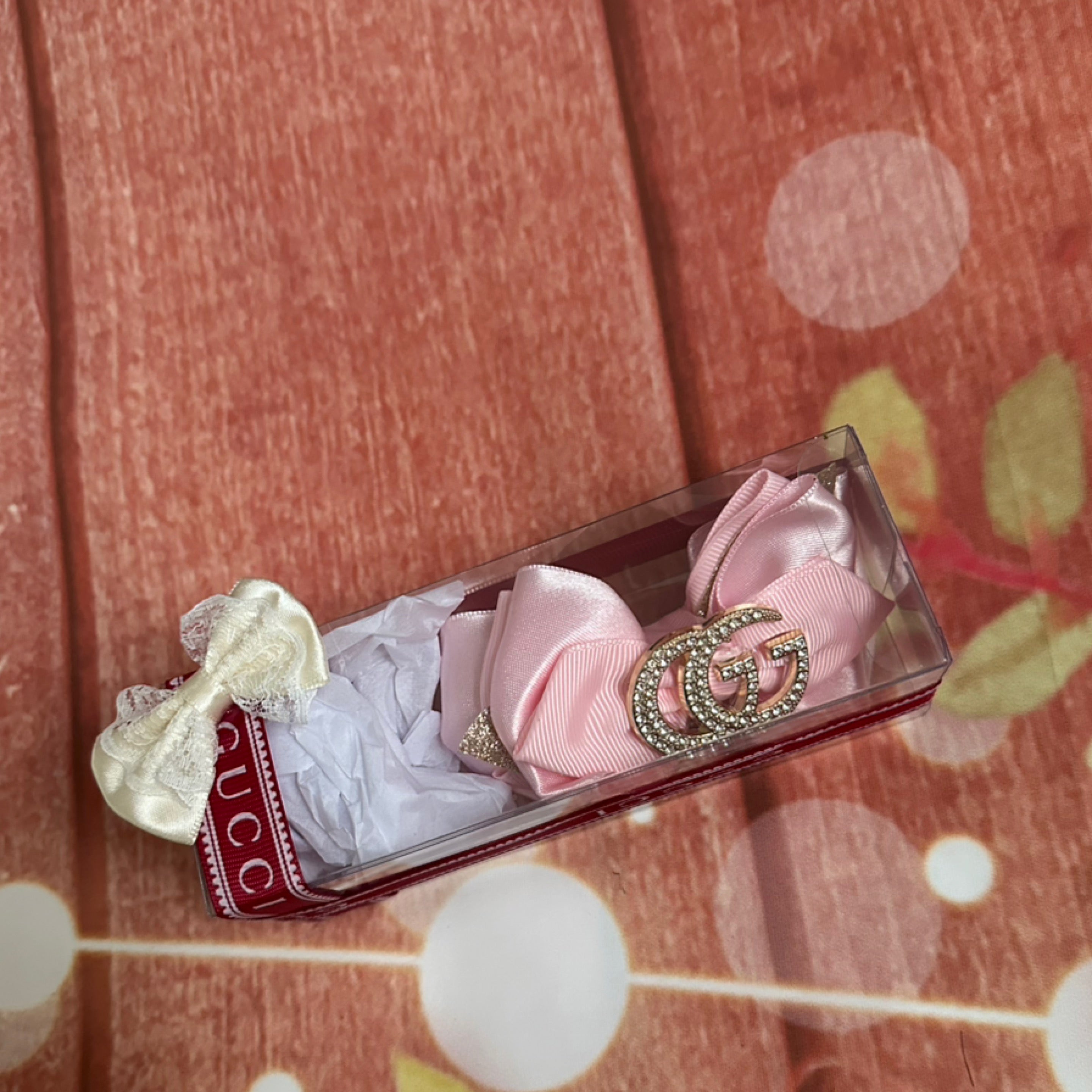 Gift boxed piggy clip