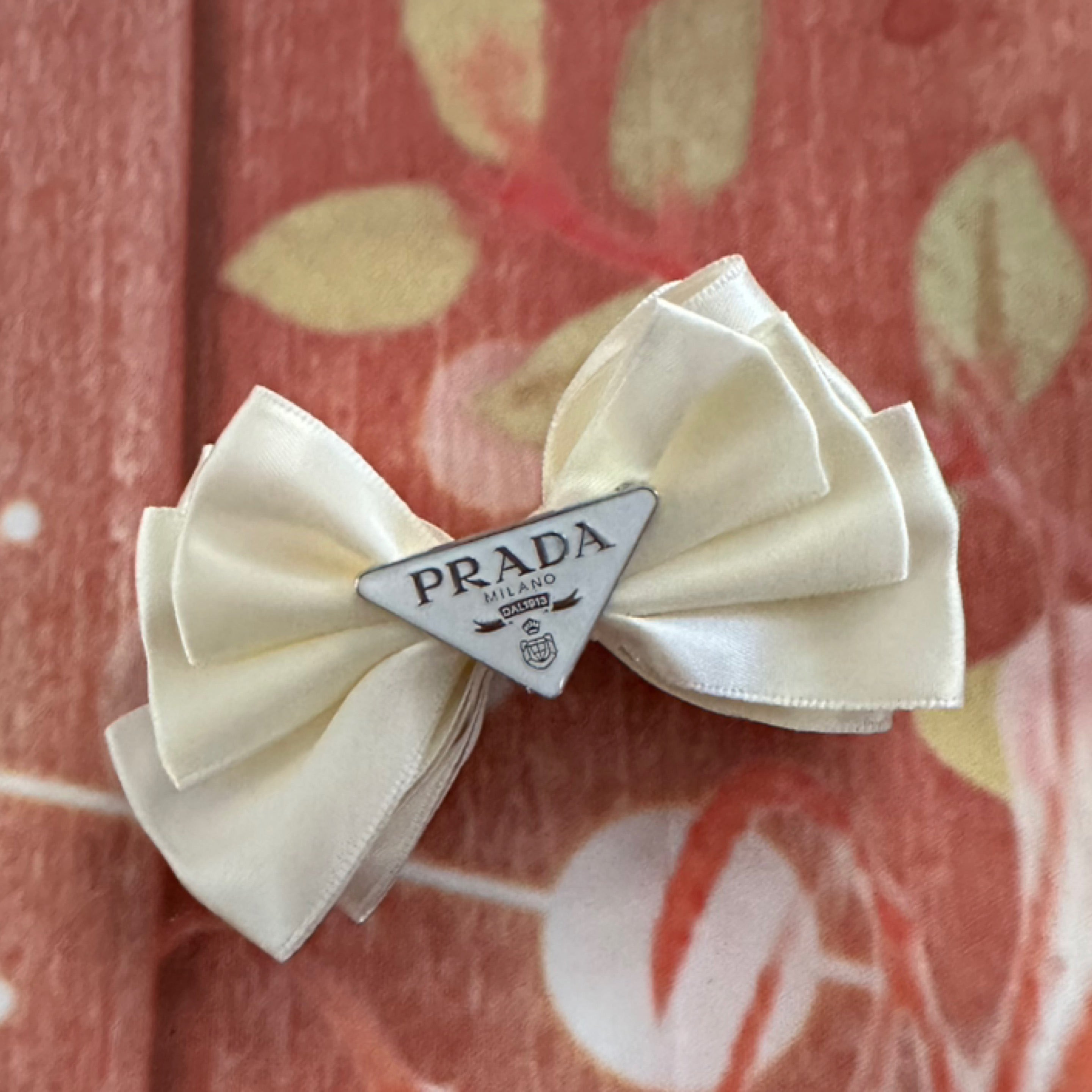 Piggy size Prada bow