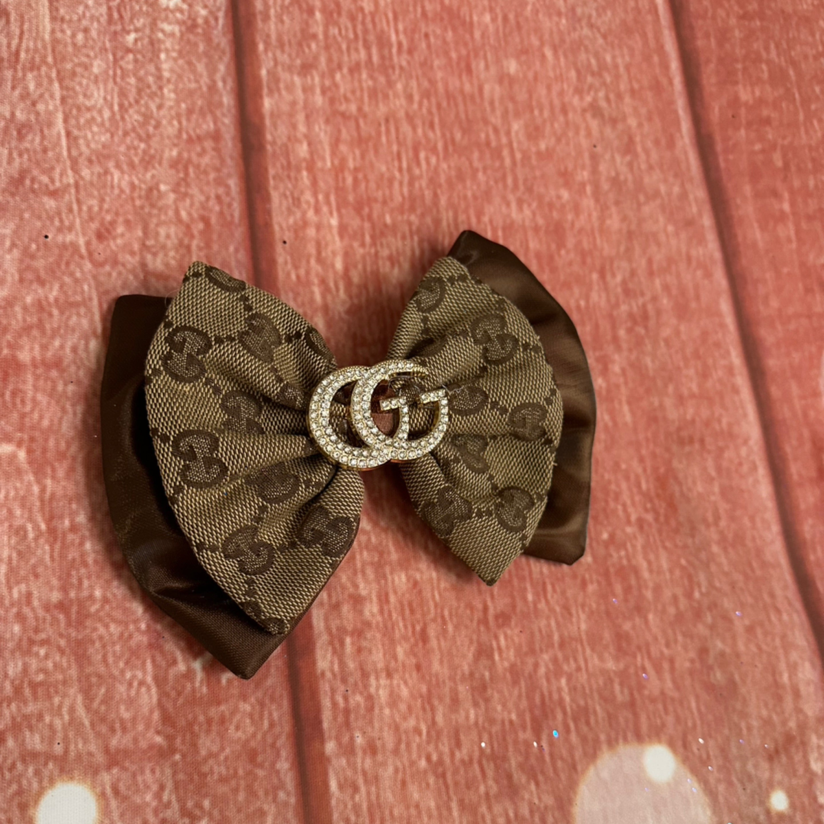 6 inch gg hair clip.