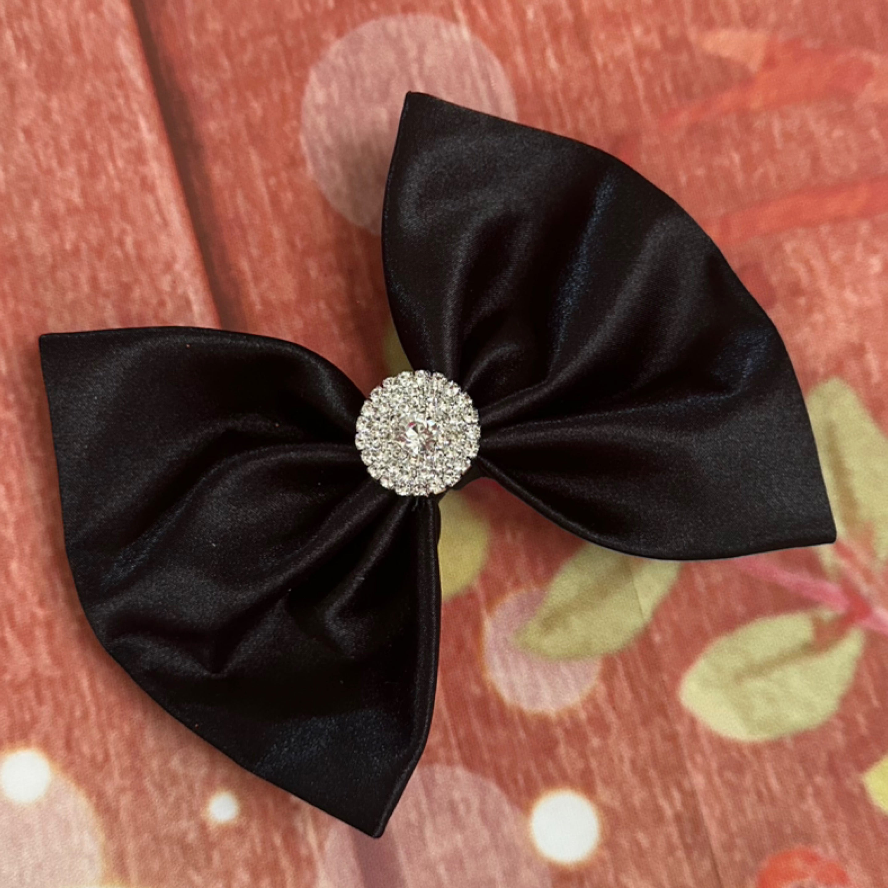 Black hair clip