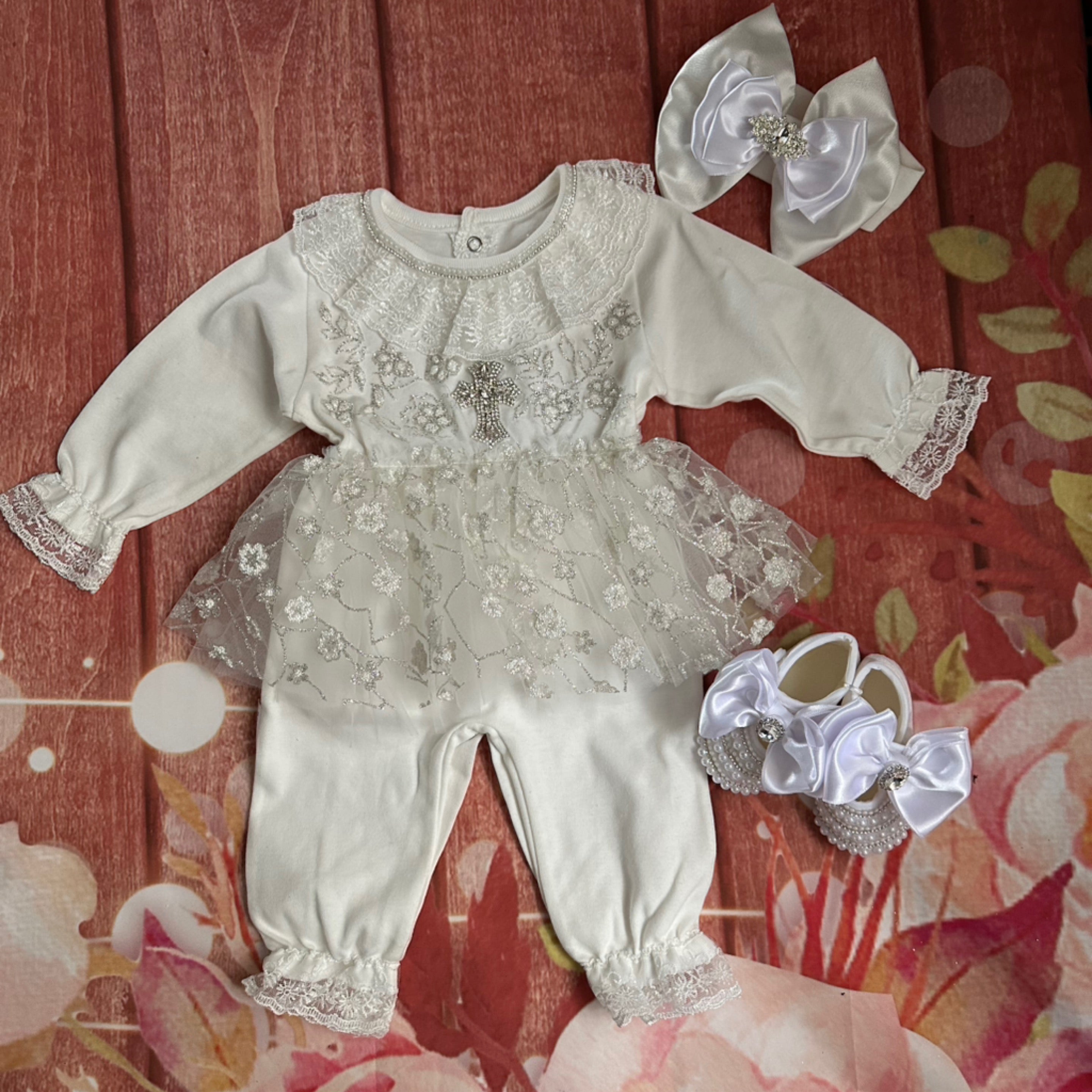 3/6 Off white and white christening set