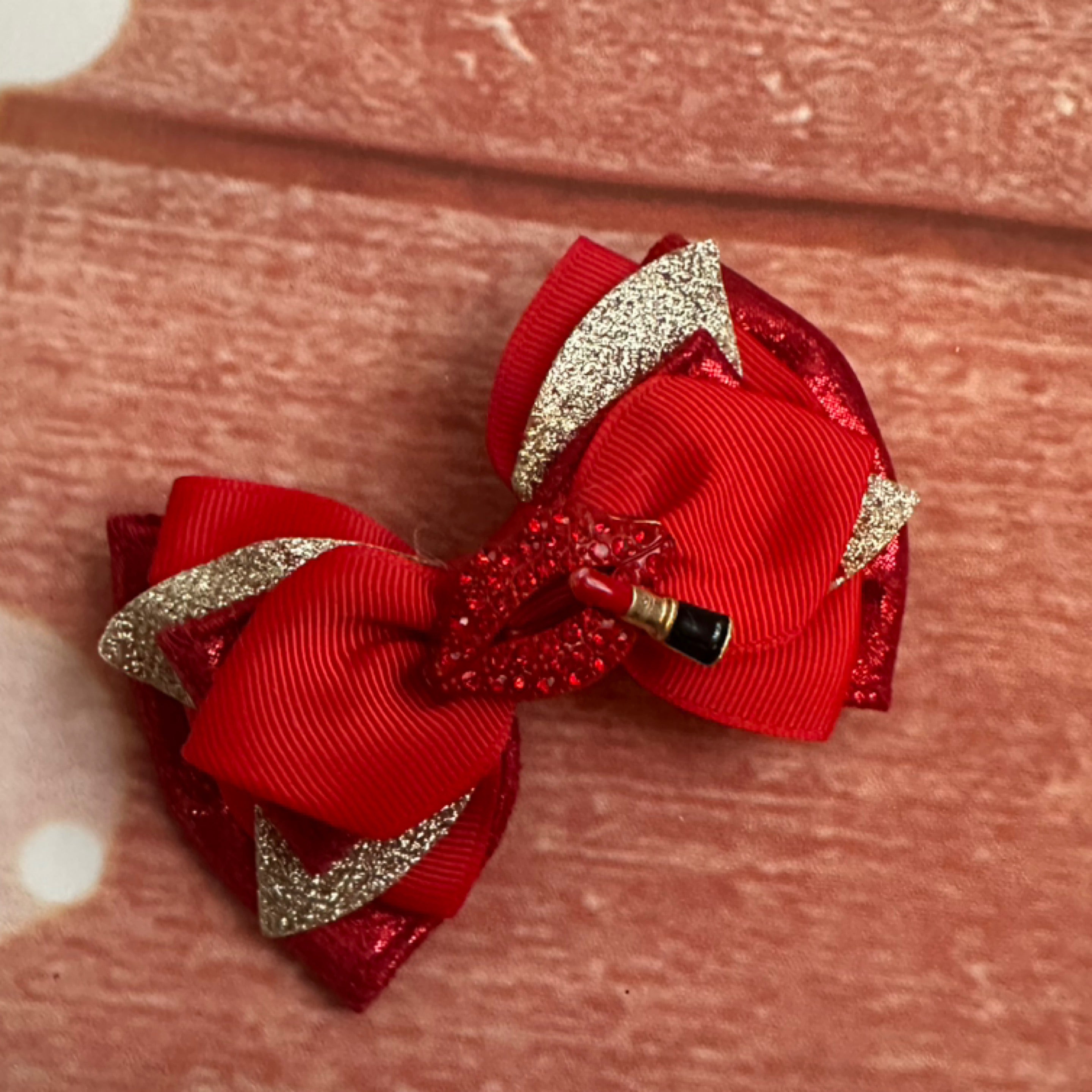 Red lips piggy clip