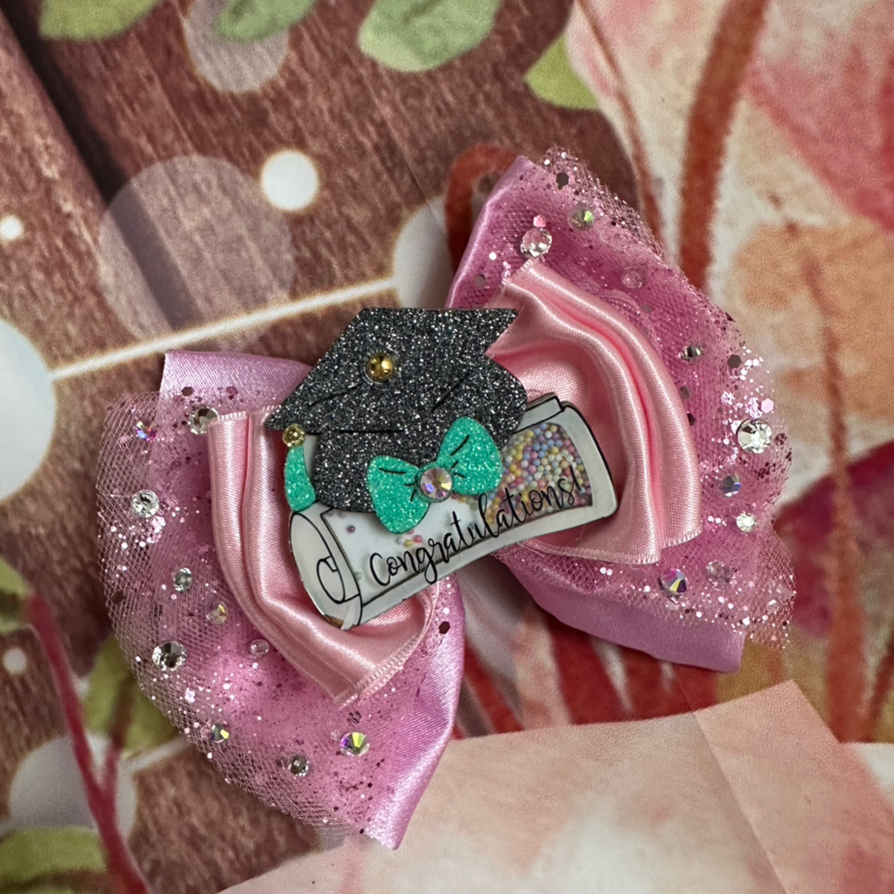 Graduation hair clip