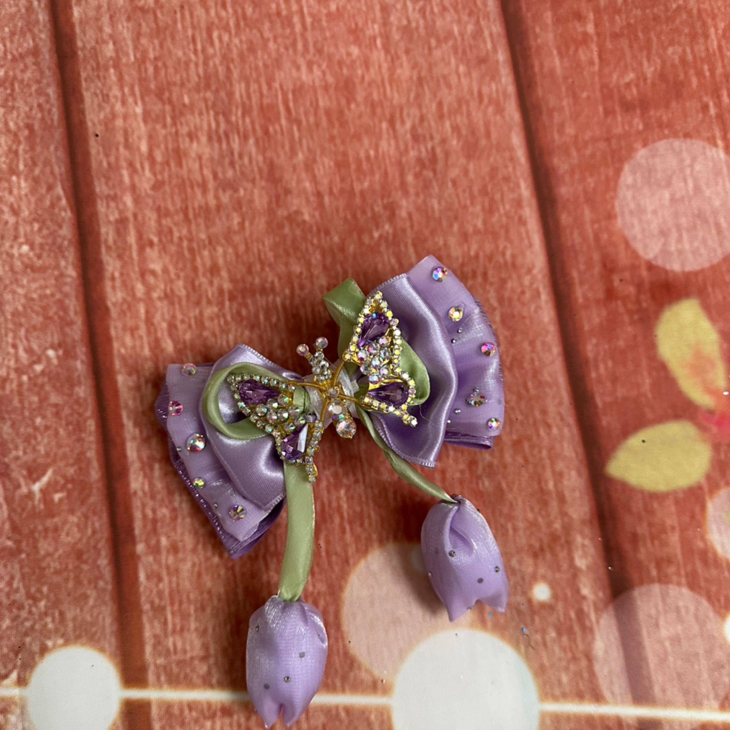 Piggy size tulip butterfly clip