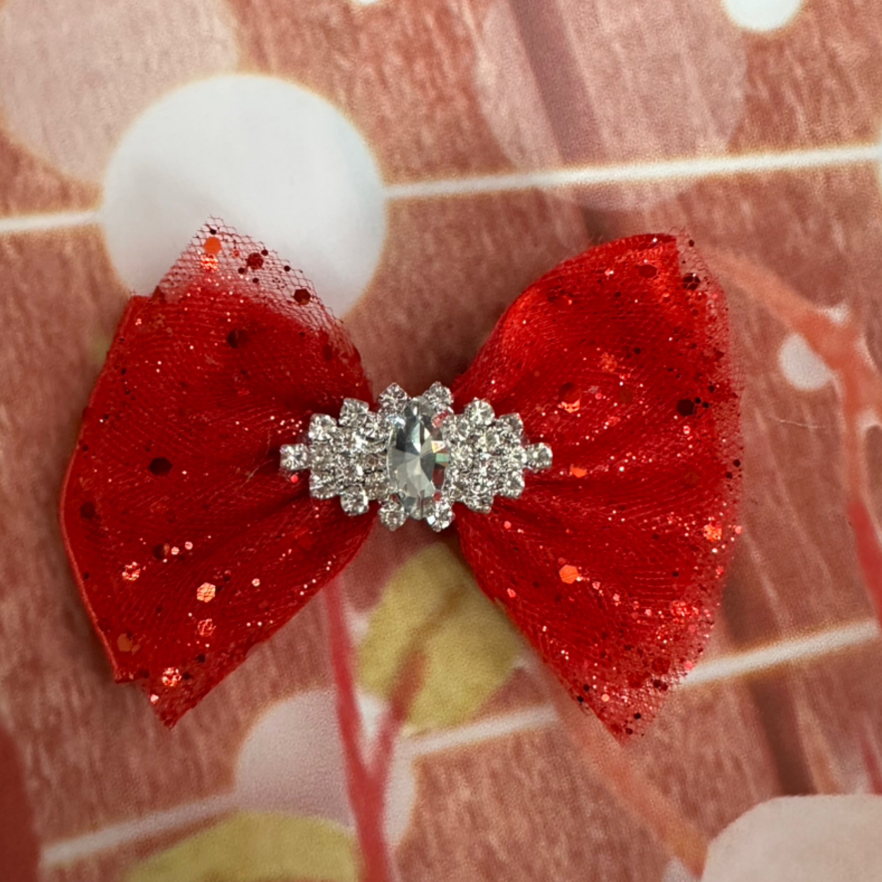 Red piggy tulle clip