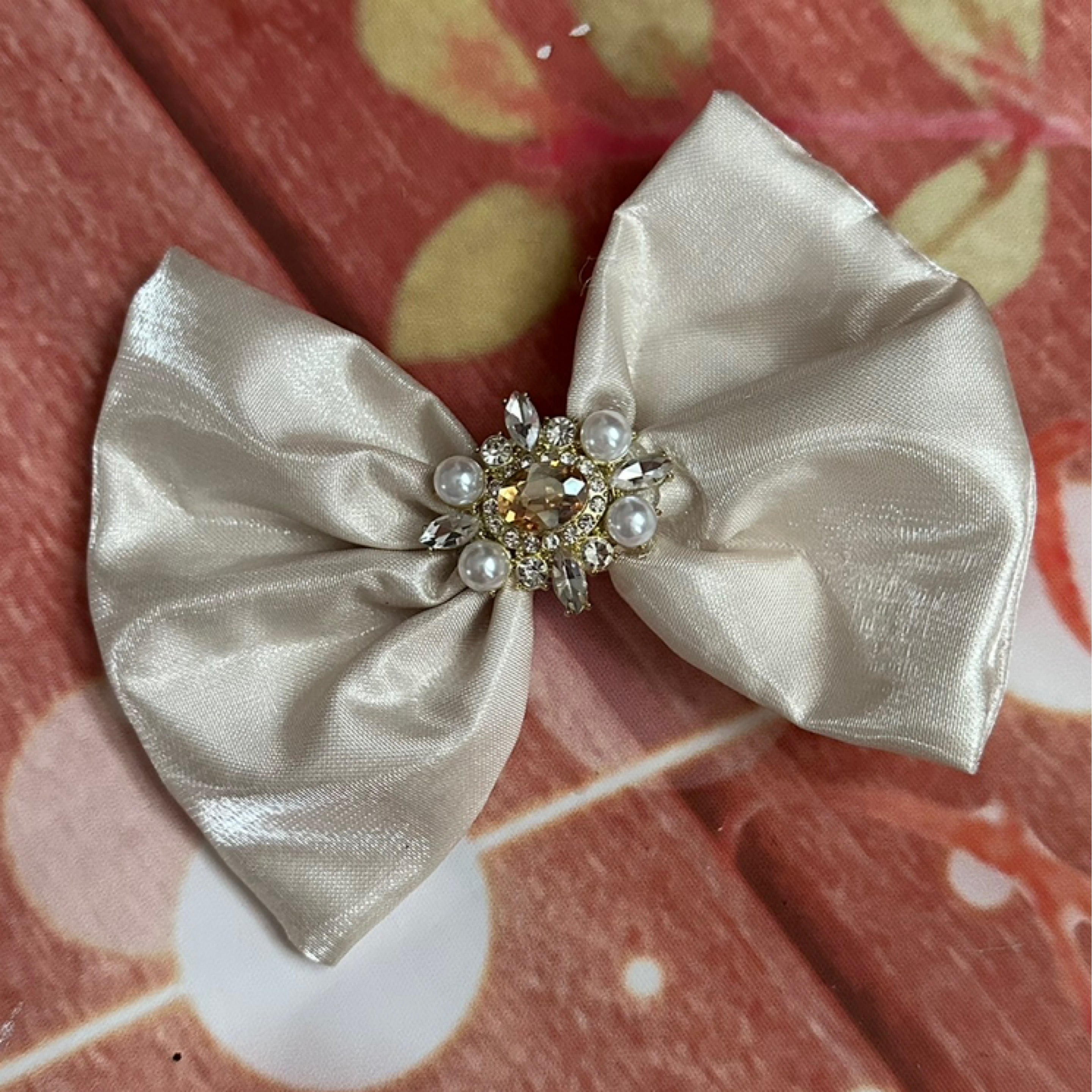 Eggshell off white 5 inch bow