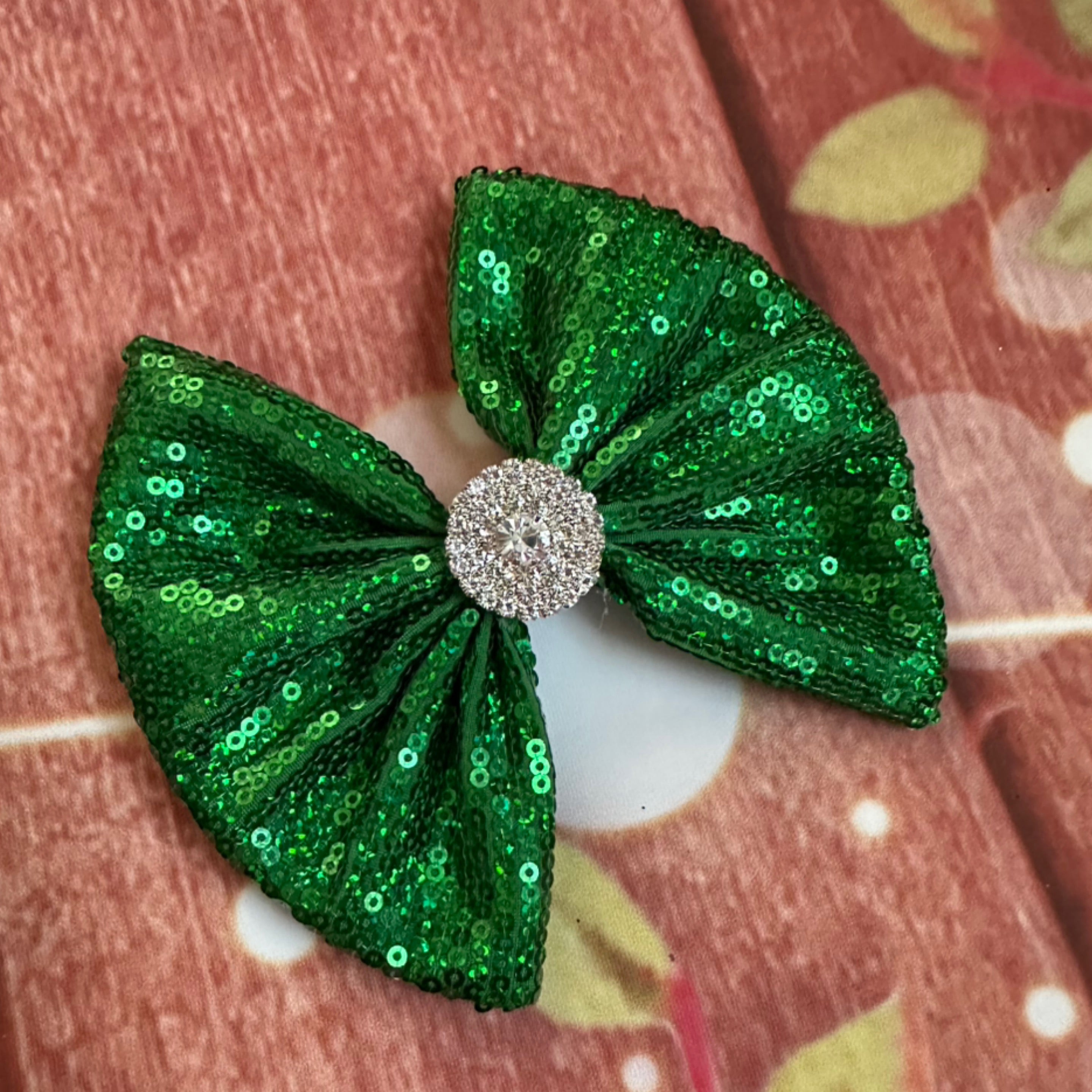 Sequin green holiday clip