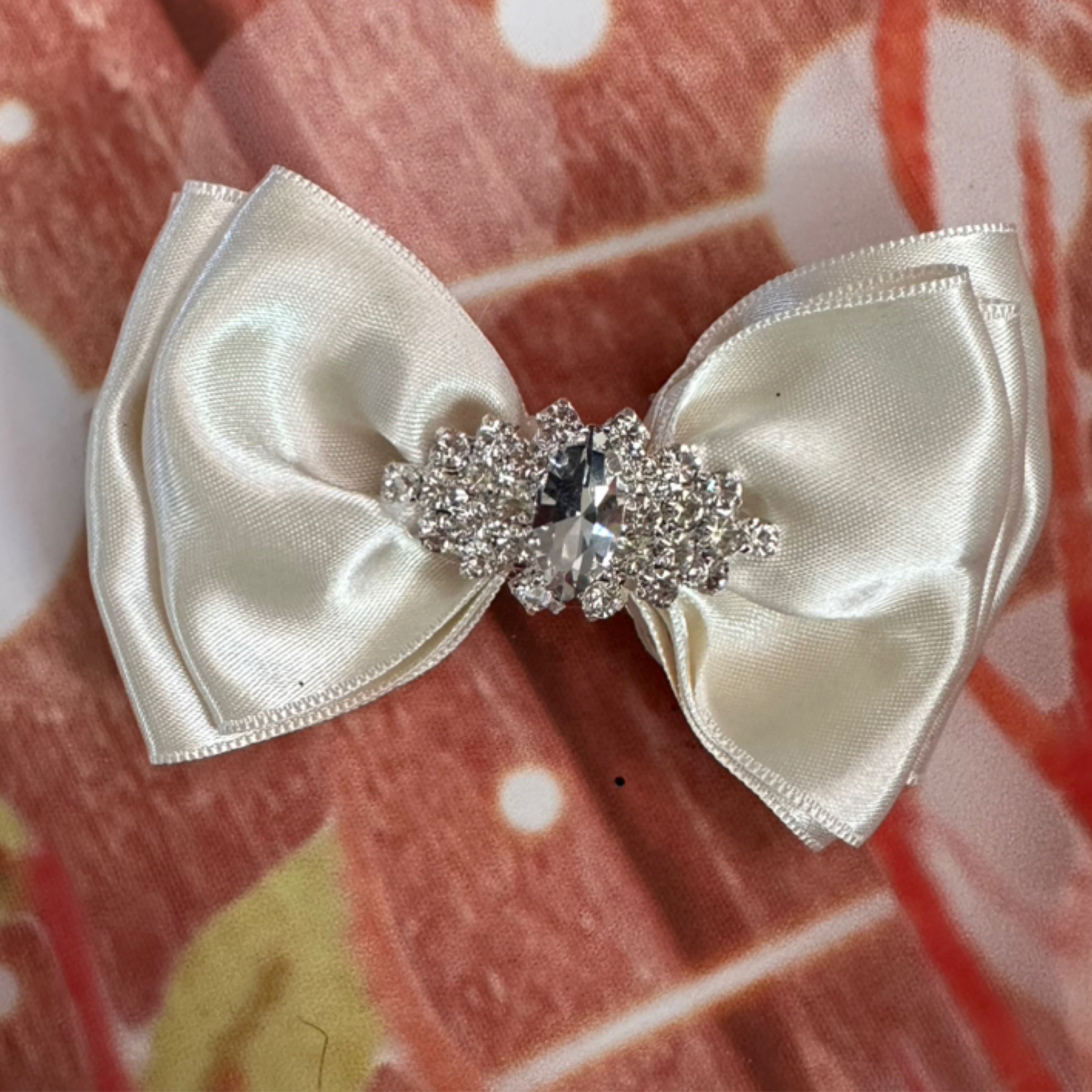 Off white piggy clip
