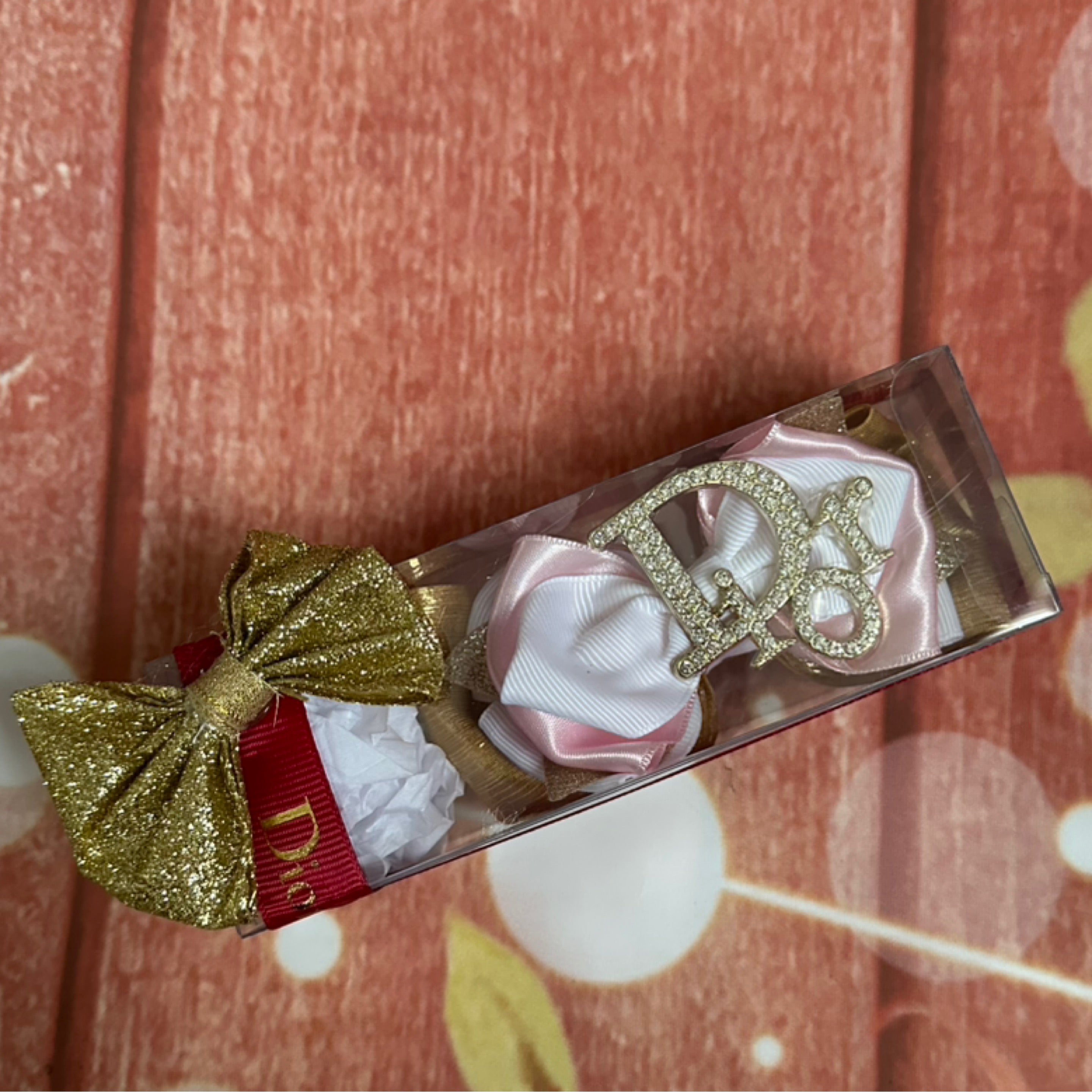 GIFT BOXEd piggy clip