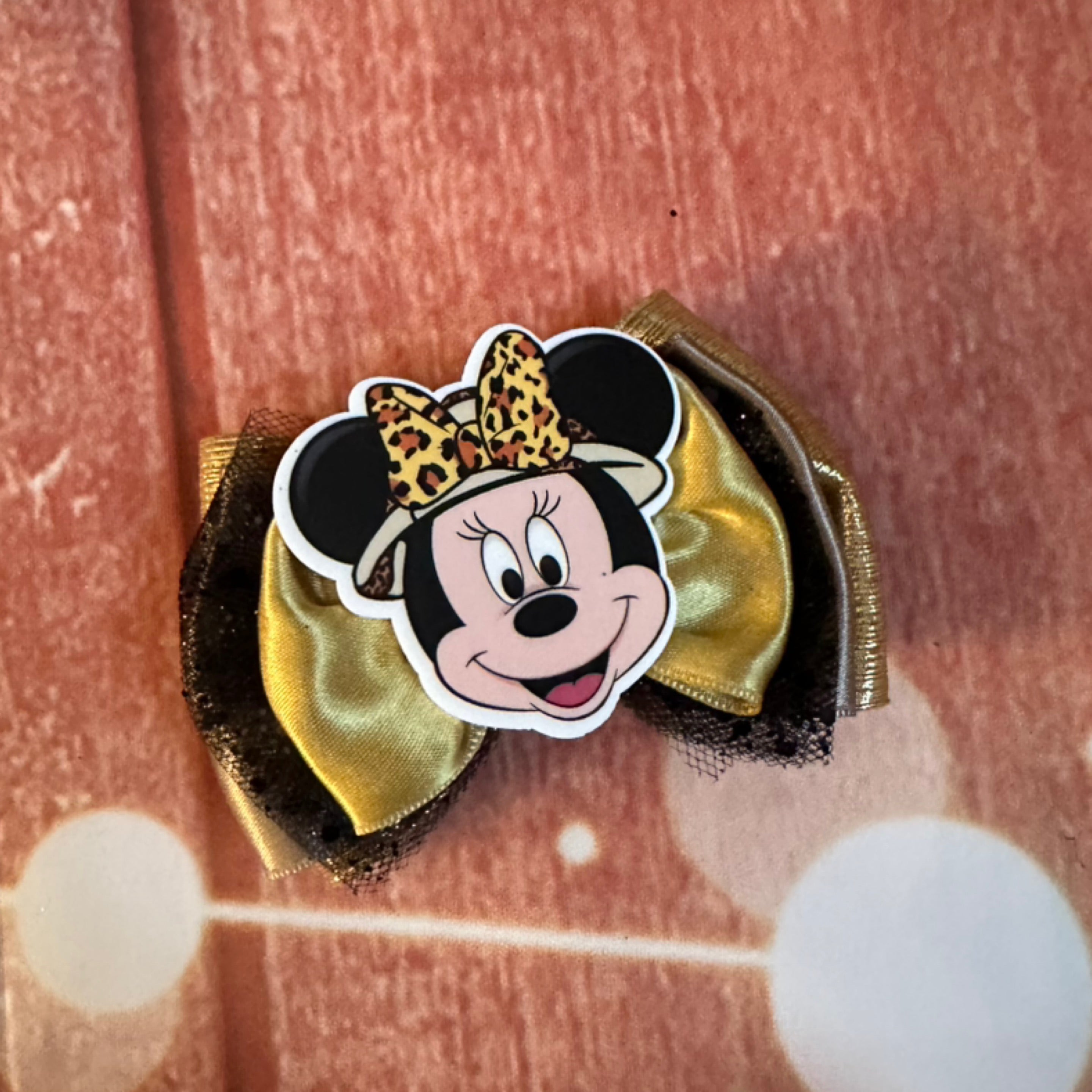 Safari piggy bow