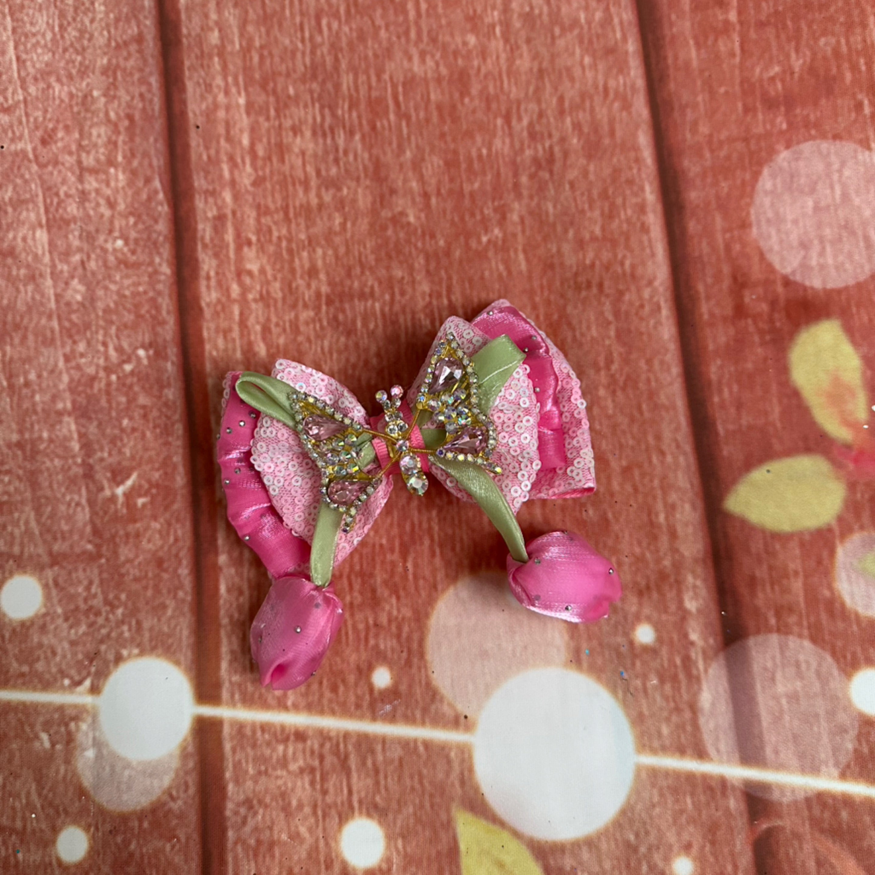 Piggy size butterfly tulip clip